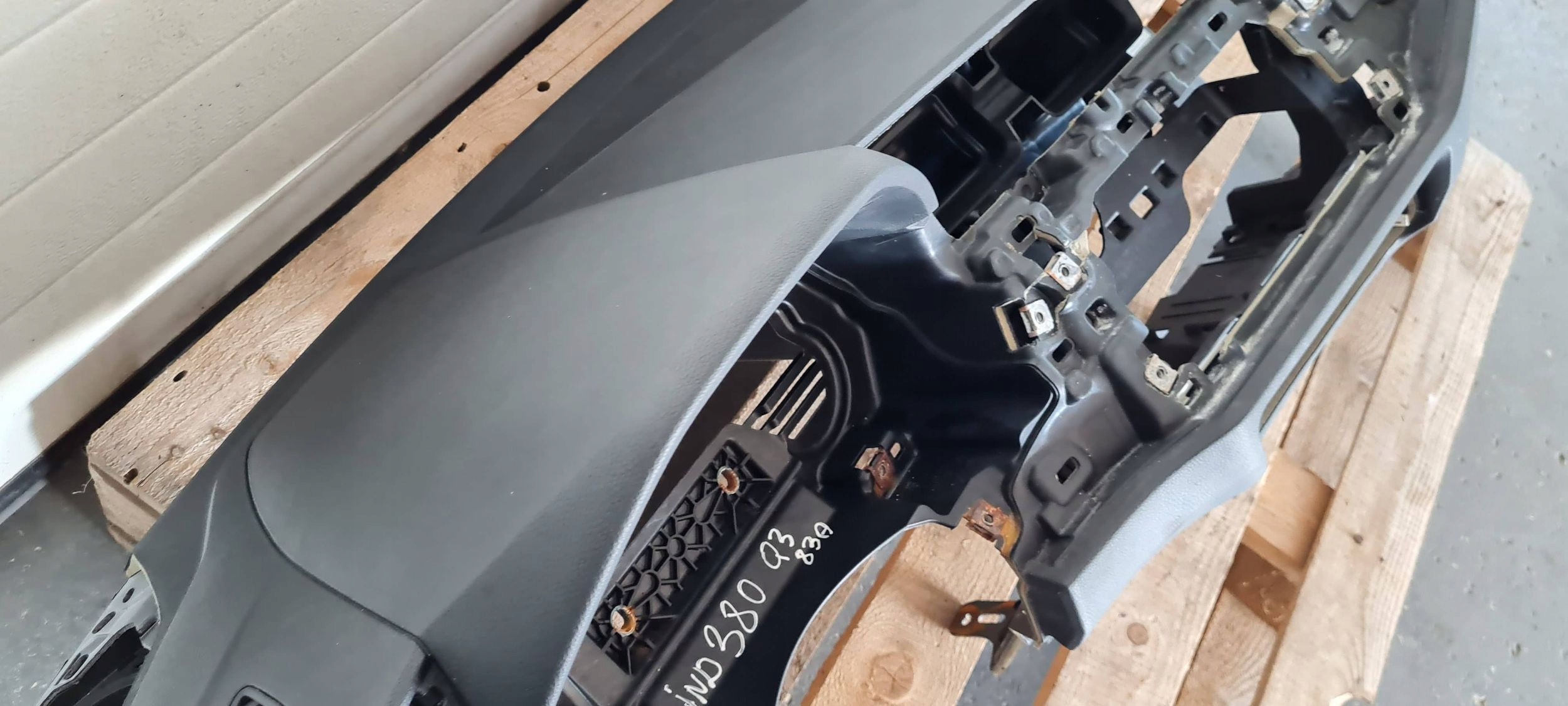 Q3 83A dashboard instrument panel cockpit console EU bang OLUFSEN 83B857001A