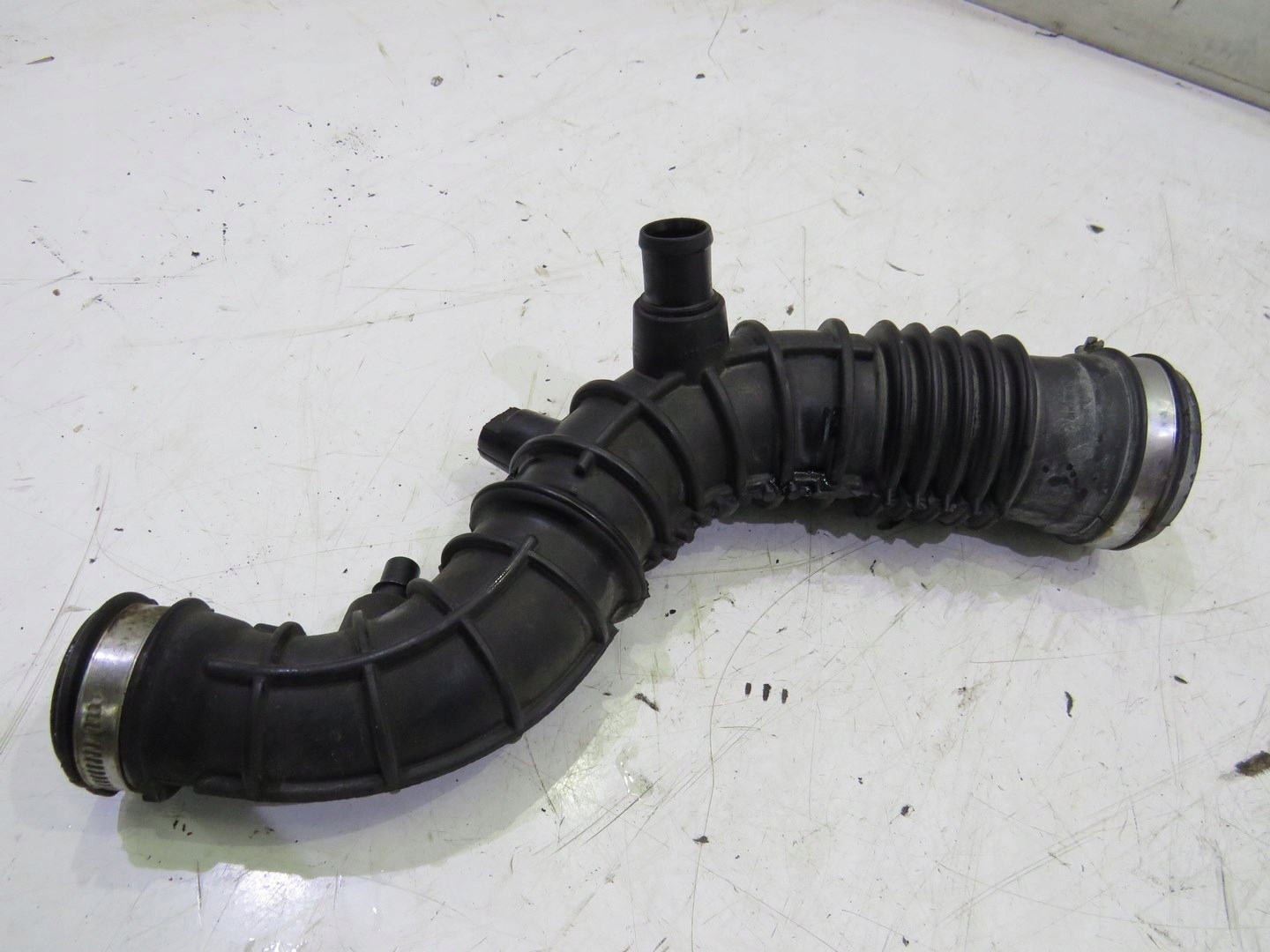 WĄŻ RURA POWIETRZA SANDERO II 0.9 TCE 165764382R