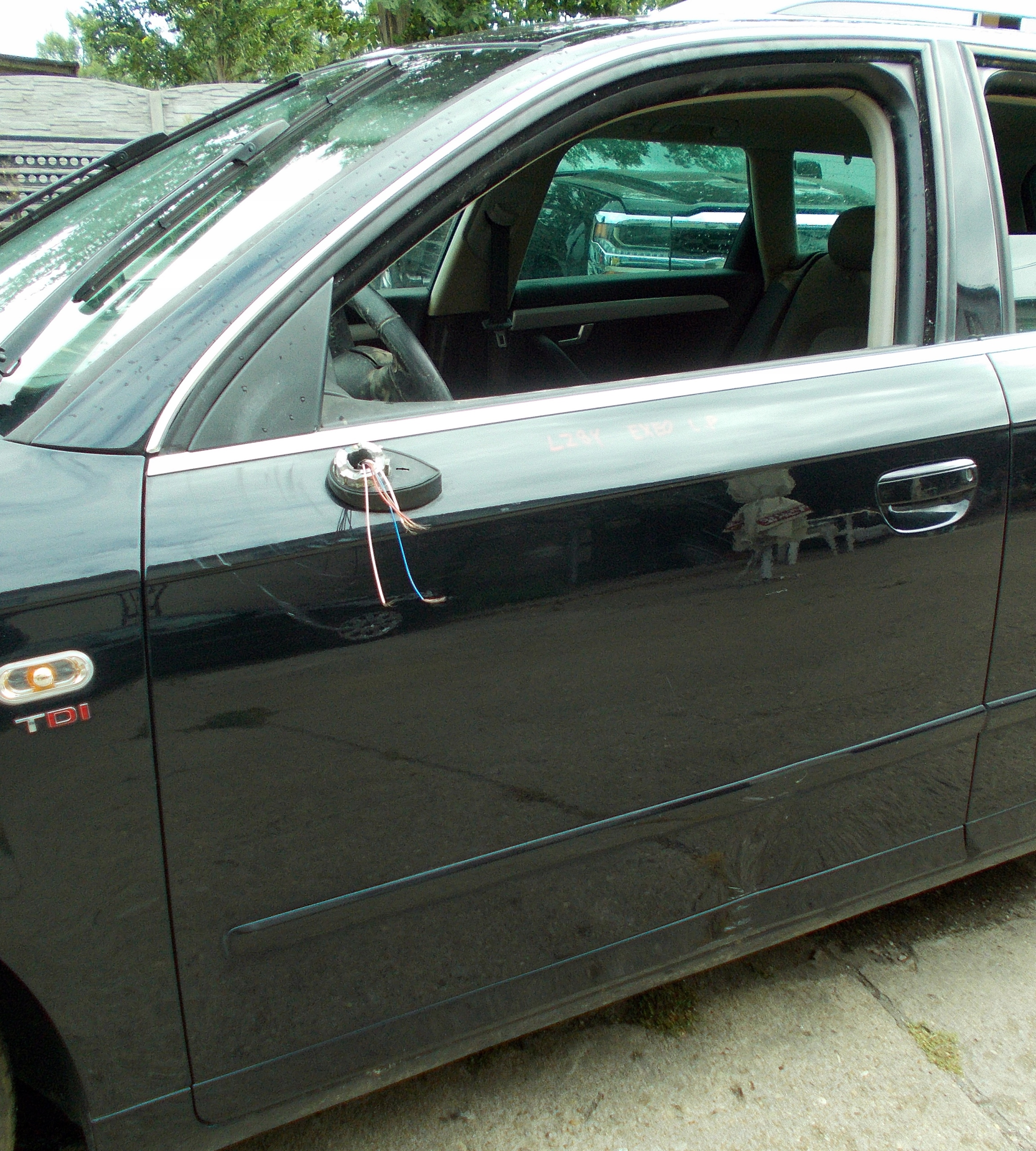 SEAT EXEO DRZWI LEWE PRZÓD KOMPLETNE LZ9Y Strona zabudowy przód - lewa