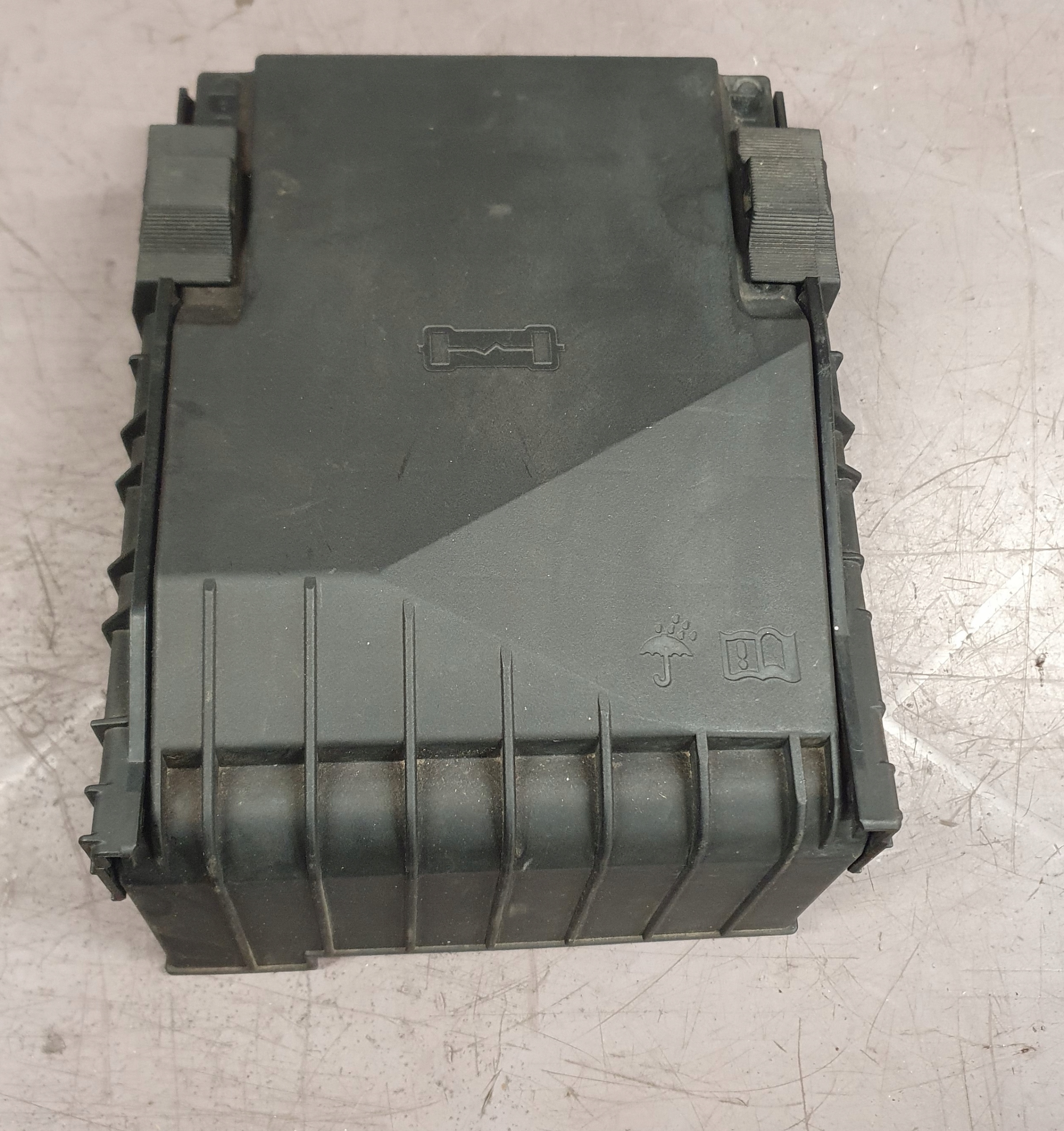 крышка коробки предохранителей Audi OE 1K0937132F