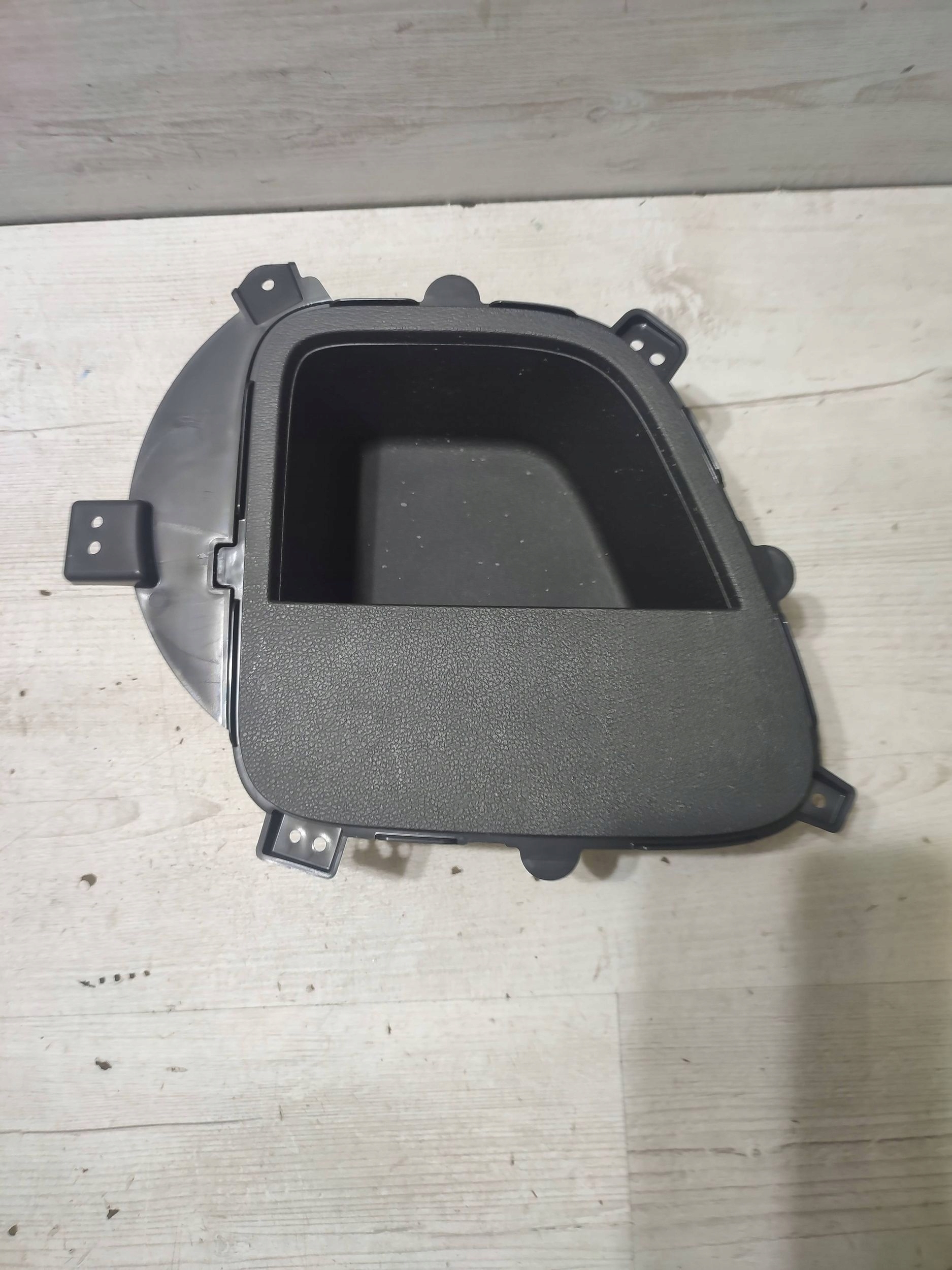 Hyundai Kona and 2018 rear part right passenger compartment boot