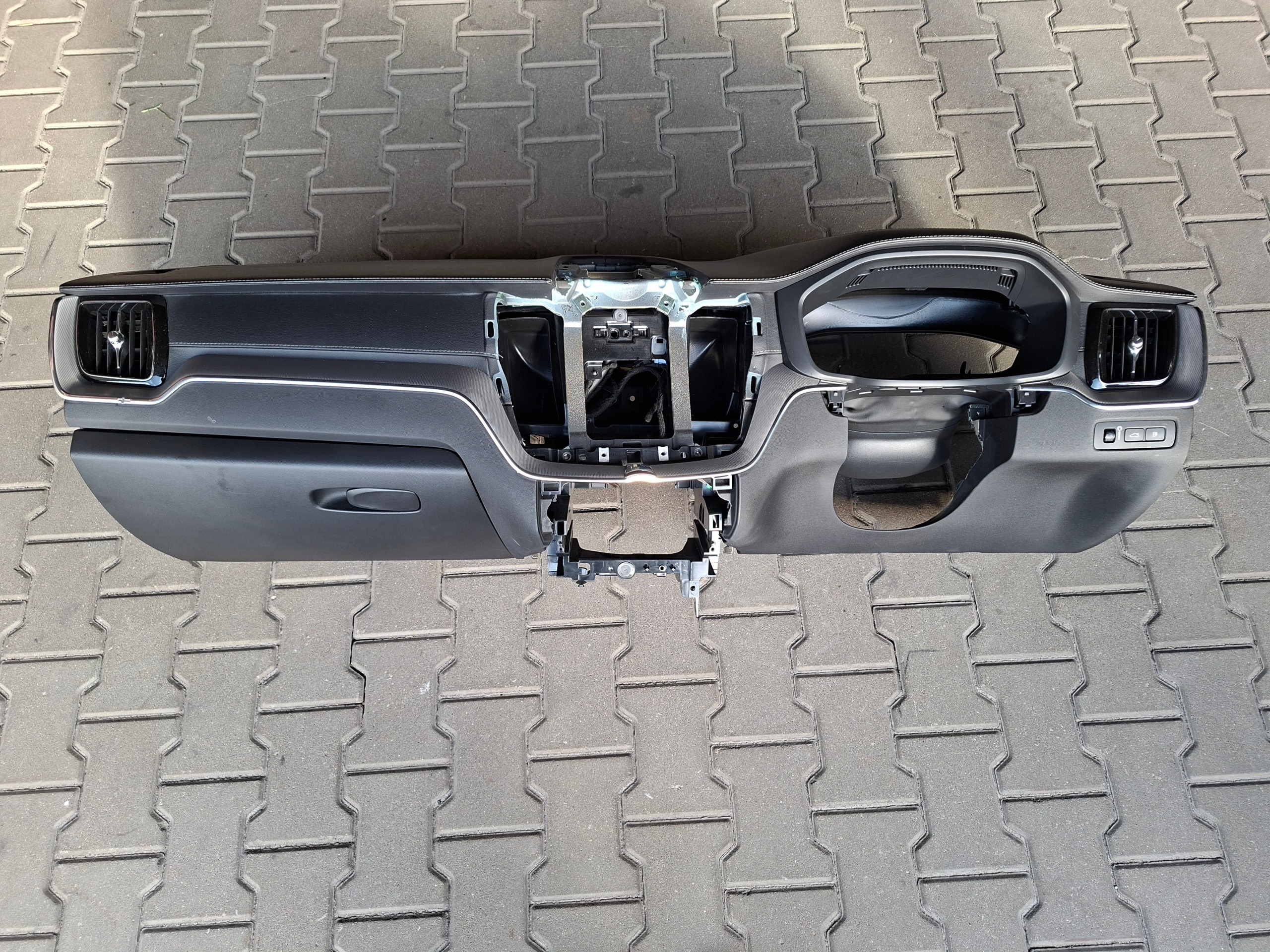 dashboard console cockpit DASHBOARD UK ANGLIK ANGIELSKA VOLVO XC60 II