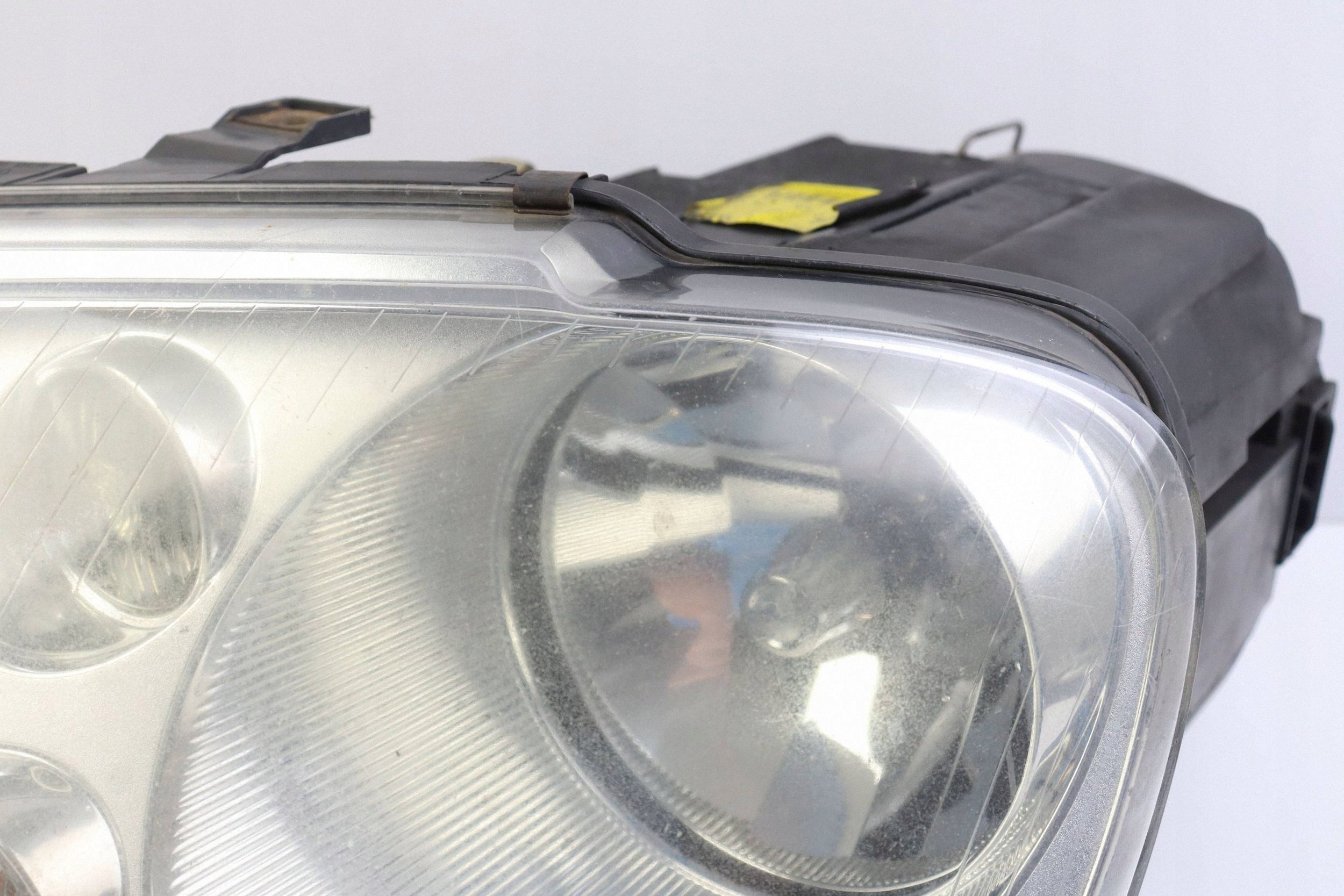 VW TOURAN and light front left front EUROPA 1T0941005E