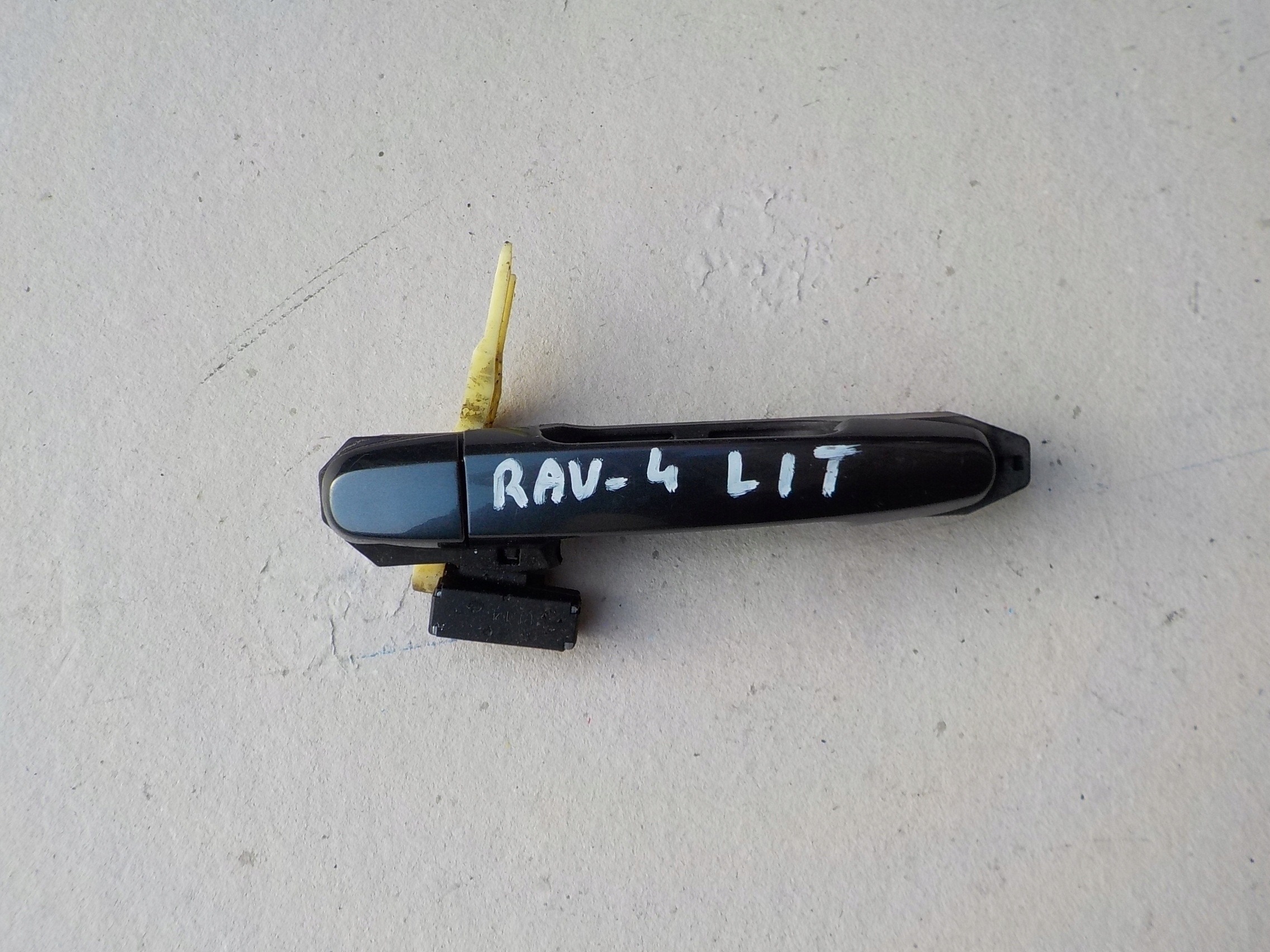 handle left rear part toyota rav4 III 2008r