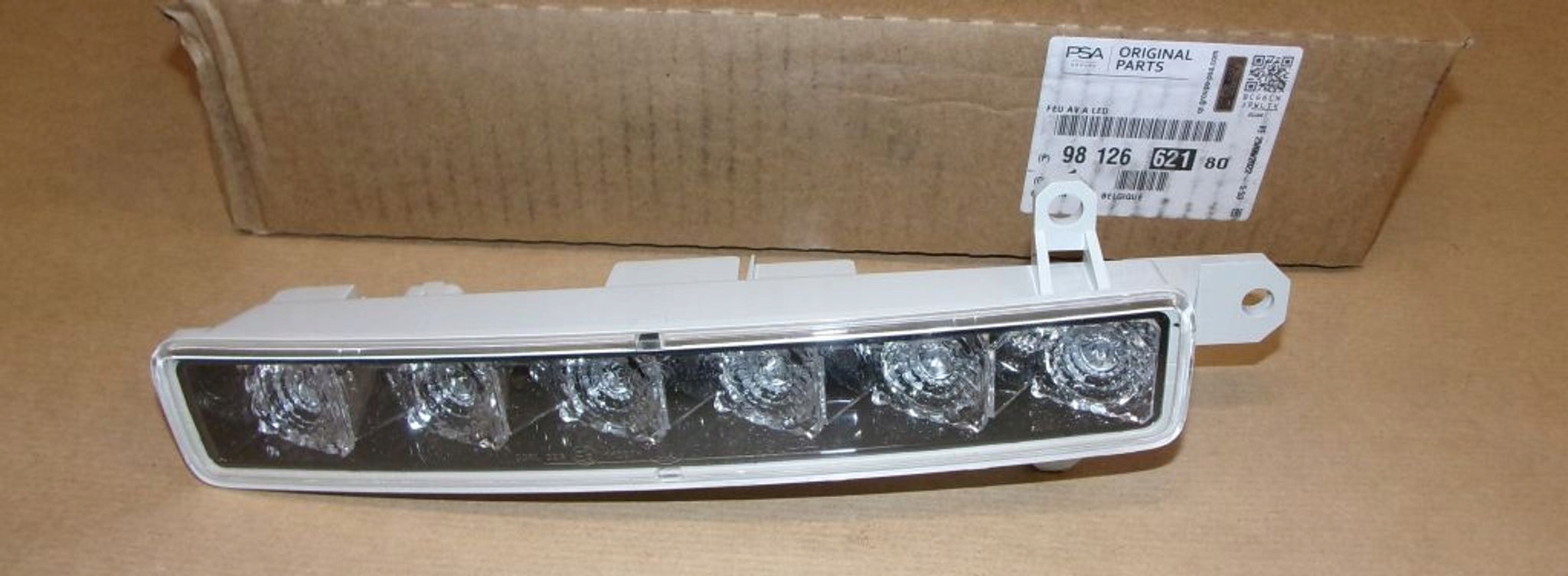 ŚWIATŁO DZIENNE LED C C-ELYSEE P 301