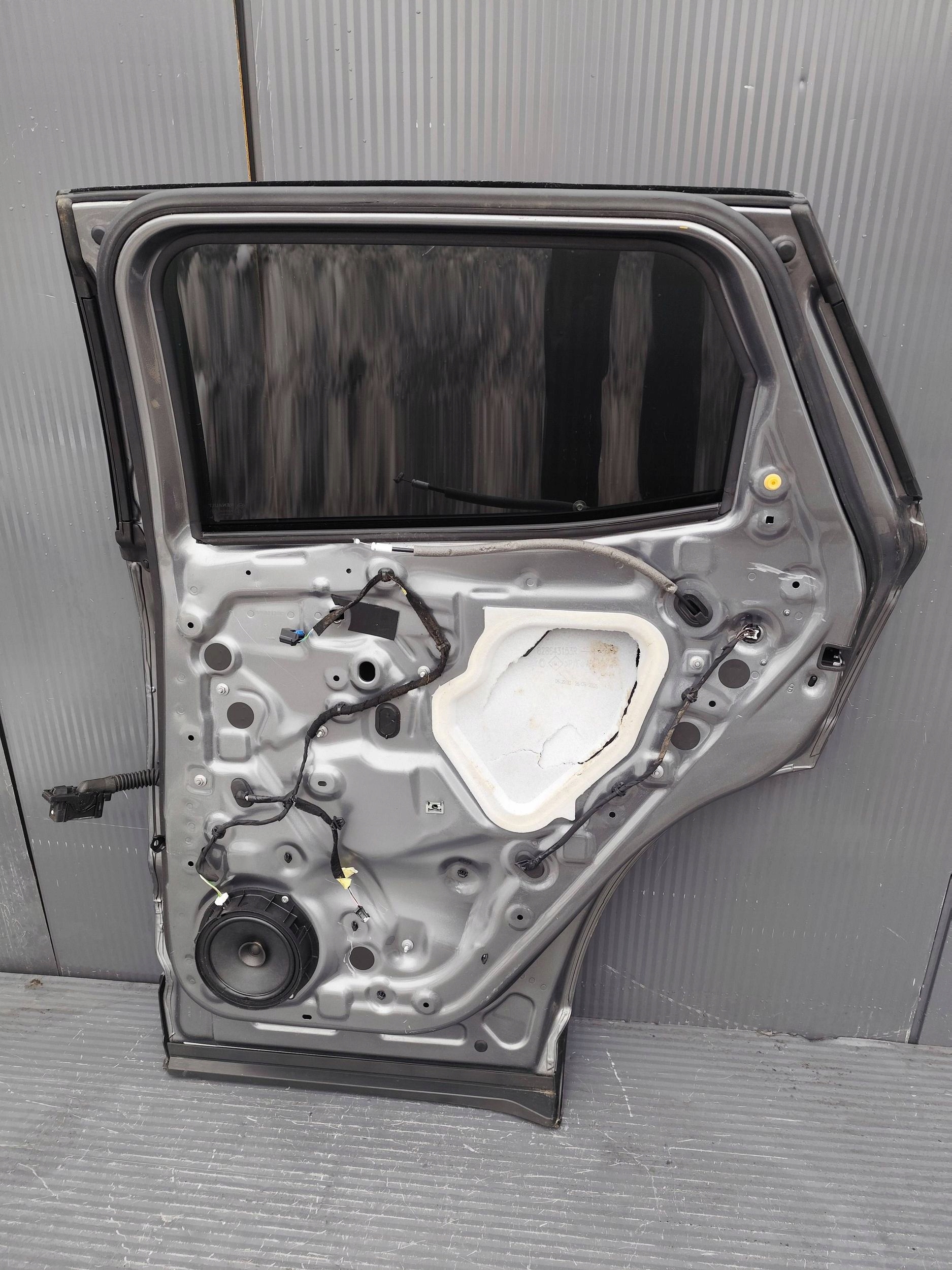 RENAULT AUSTRAL door rear part rear. right complete DEMONTAZ