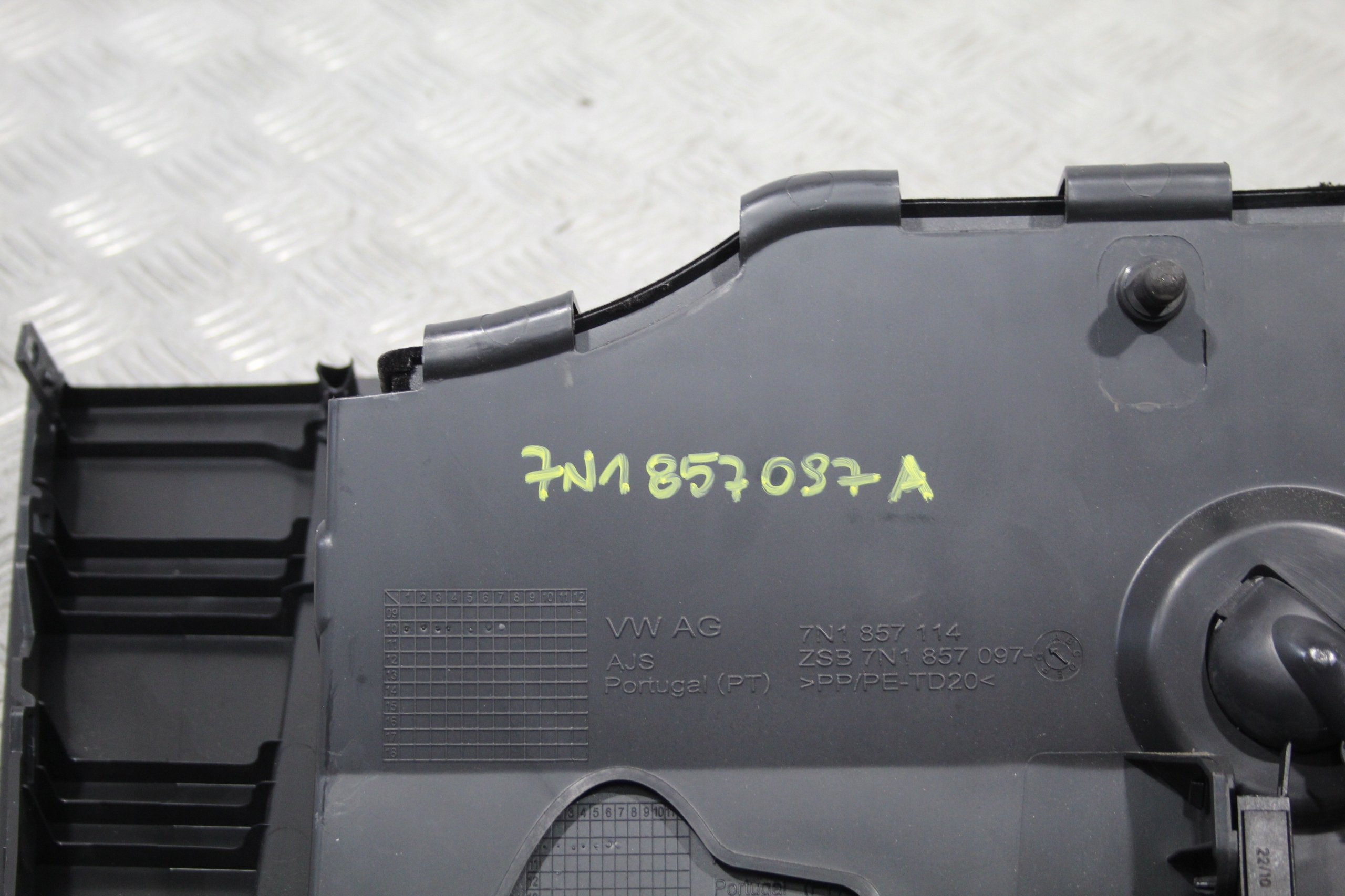 passenger compartment consoles VW SHARAN II 2 7N0 7N 7N1857097A