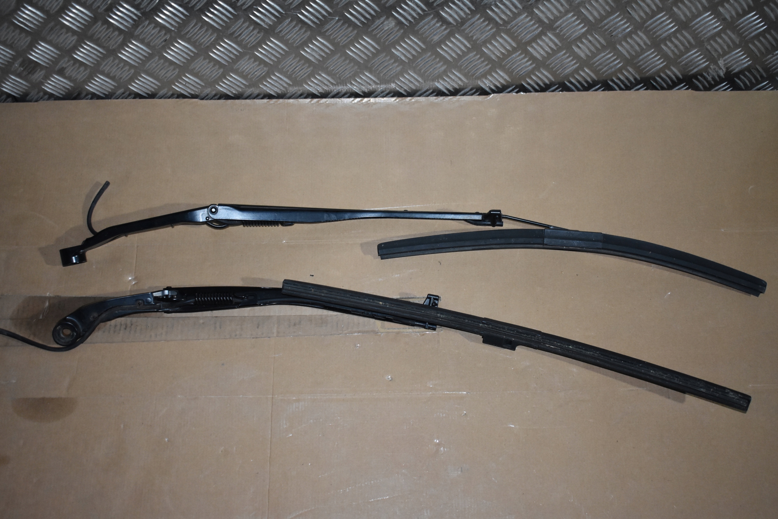 IDEALNE Bracci tergicristallo NISSAN GT-R R35 1