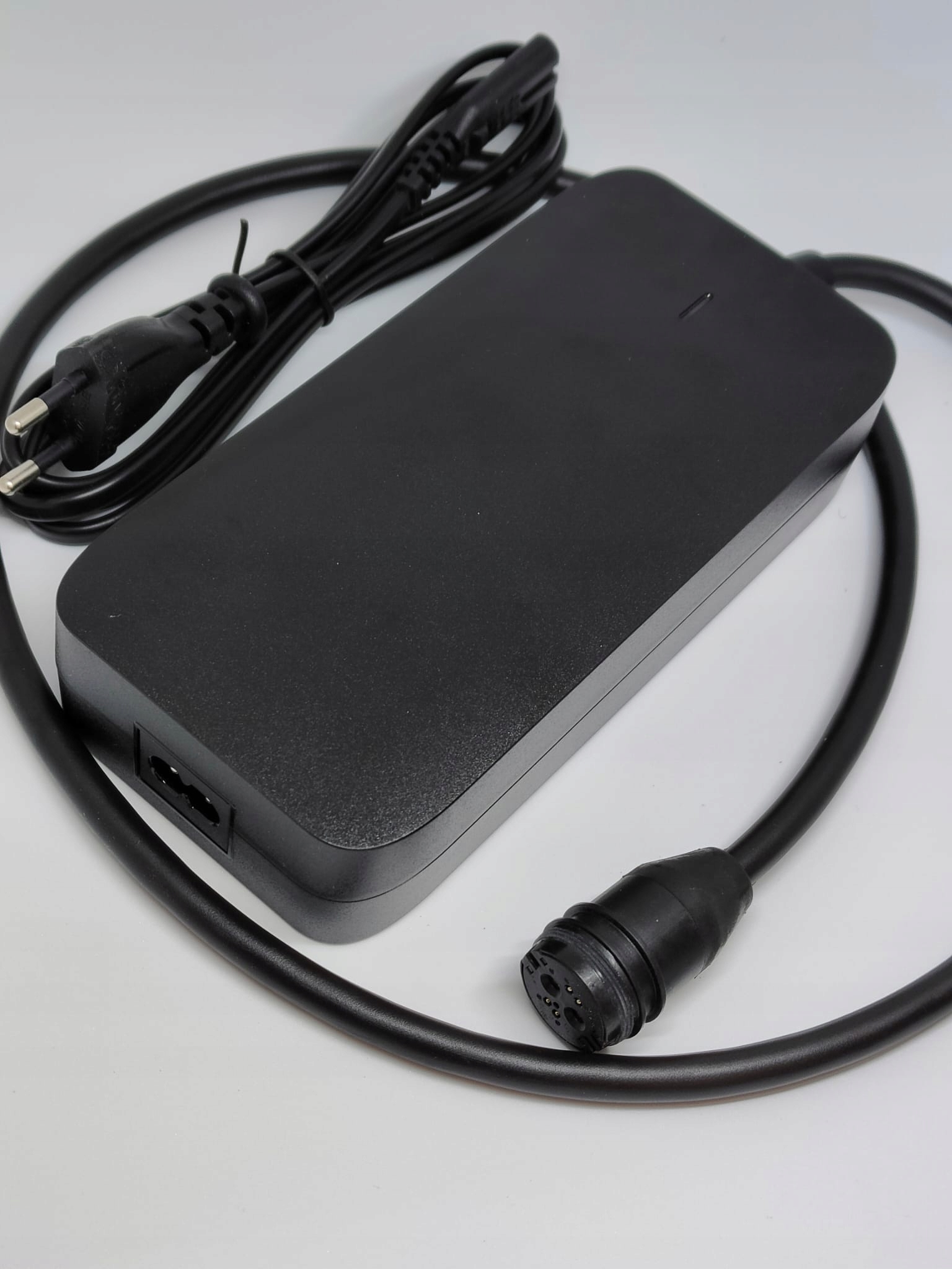 Ładowarka BikePower magnetyczna 54,6V/48V 3A AMPLER Kod producenta ELPOWERPENDIX3A