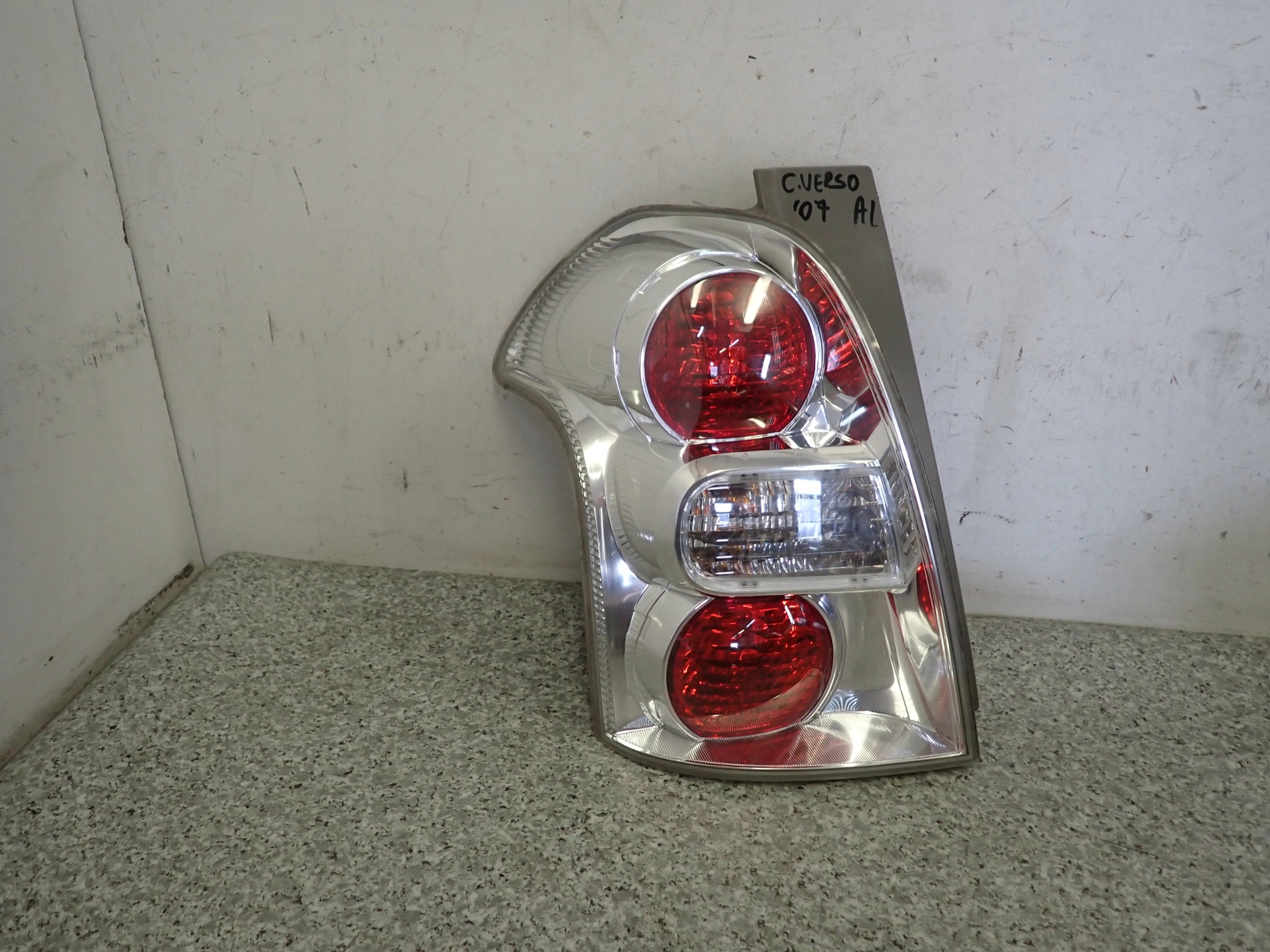 TOYOTA COROLLA VERSO 07- LAMPA TYLNA LEWA LIFT