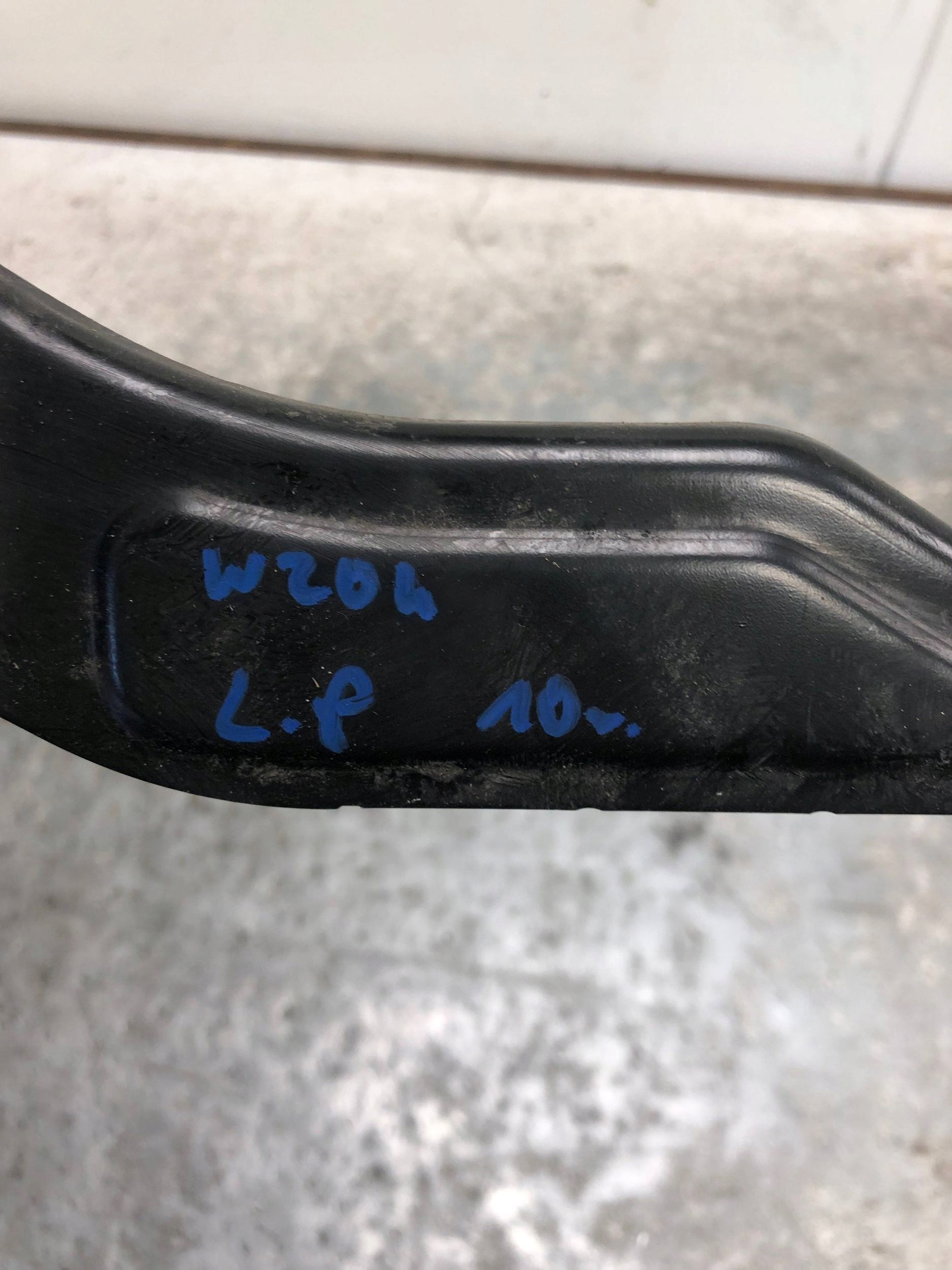 console holder supports left front MERCEDES W204 204620593