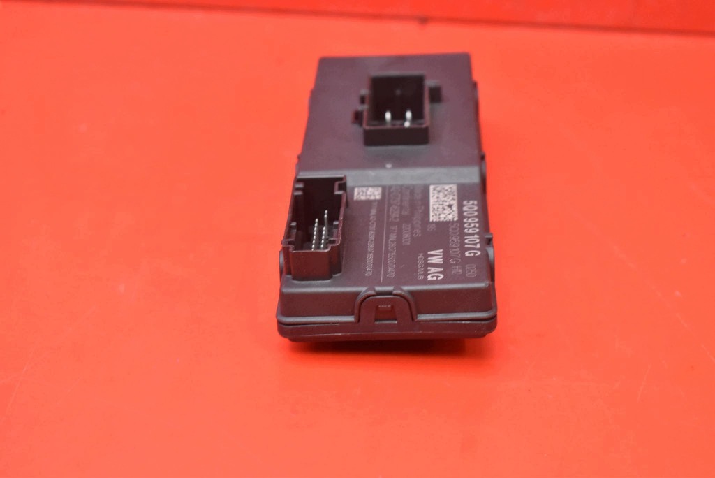control unit module bonnet boot rear part 5Q0959107G SKODA SUPERB 3 III HB 15-20