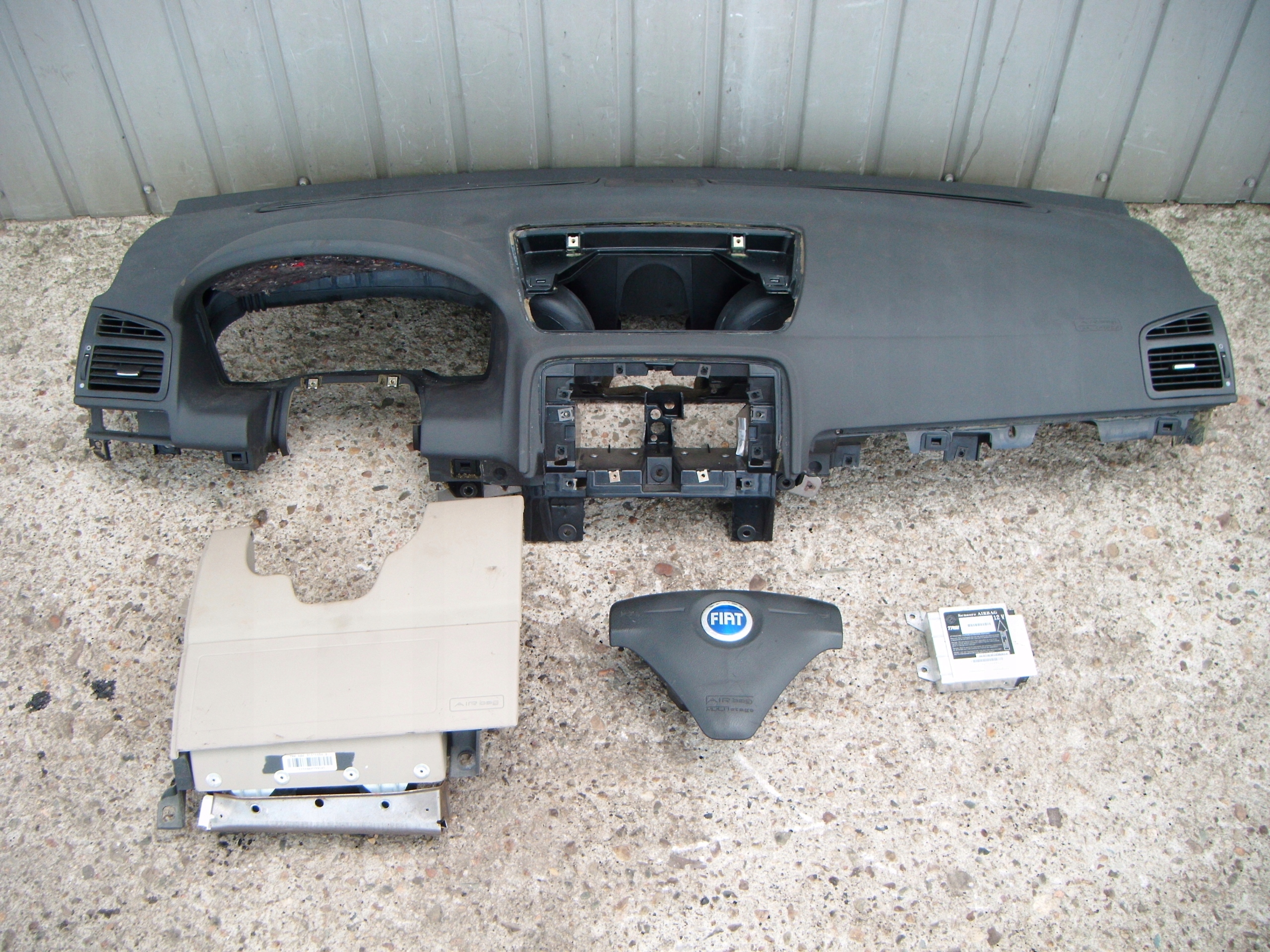 FIAT CROMA 05-11 KONSOLA DESKA PODUSZKI KOMPLET