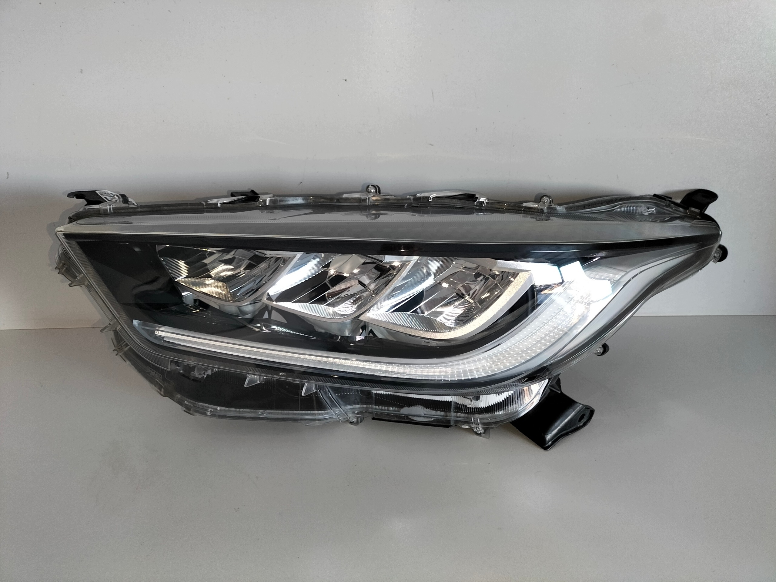 light front reflektor left TOYOTA YARIS 4 IV 20- FULL LED
