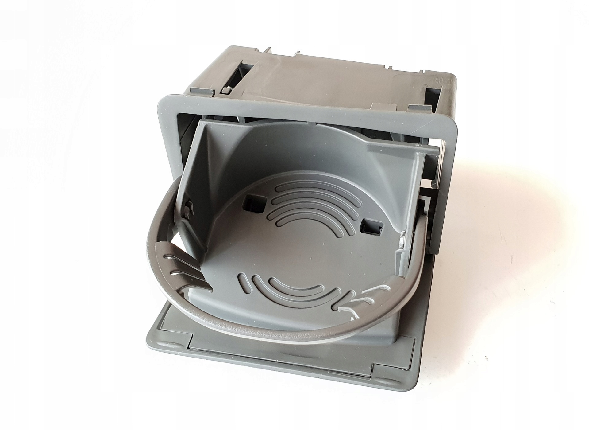 UCHWYT LEWY NA KUBEK NAPÓJ IVECO DAILY 2006- Numer katalogowy części OR 5801258687