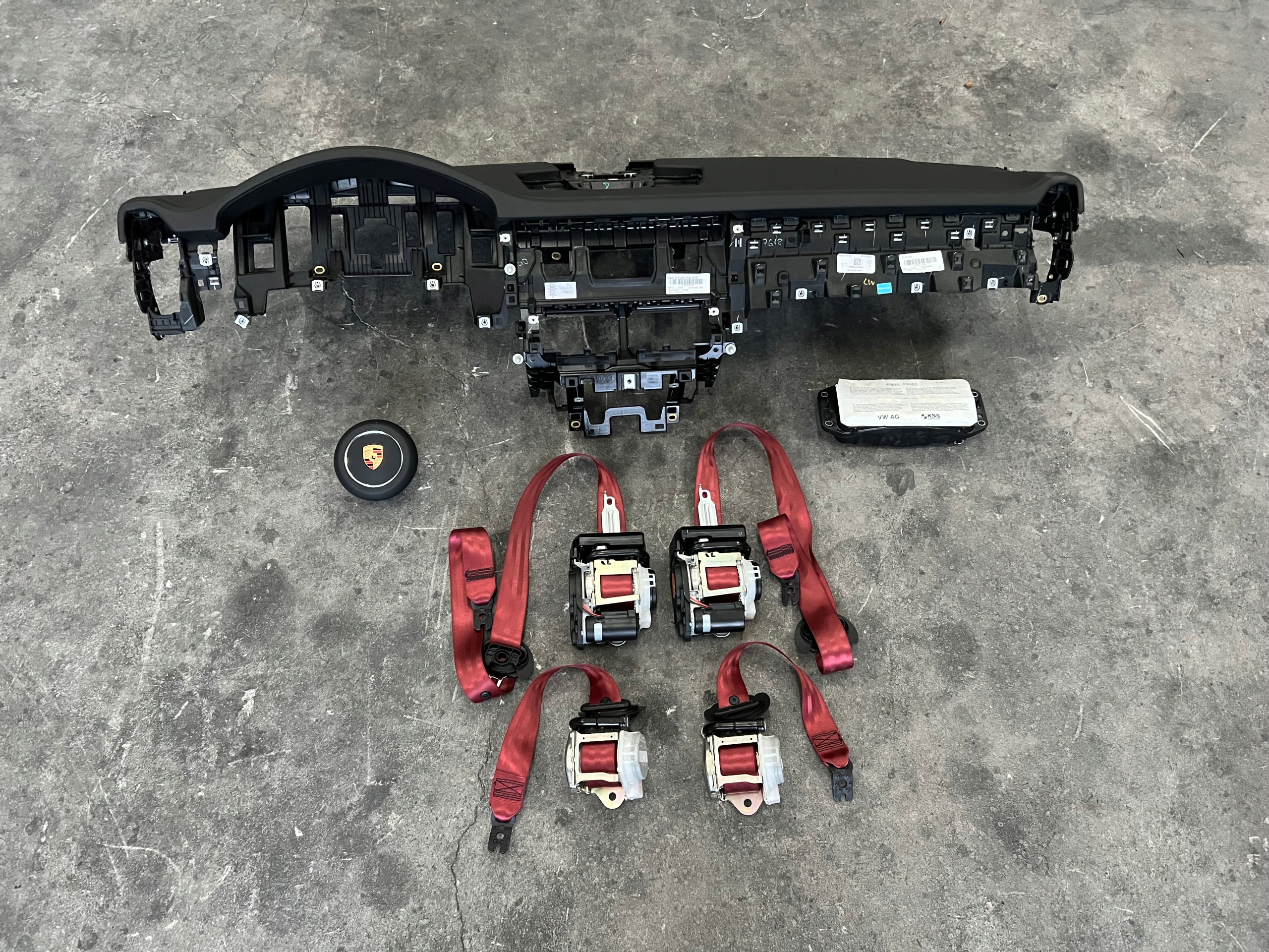 Porsche Cayenne 9Y DESKA PODUSZKI AIRBAG PASY CZERWONE