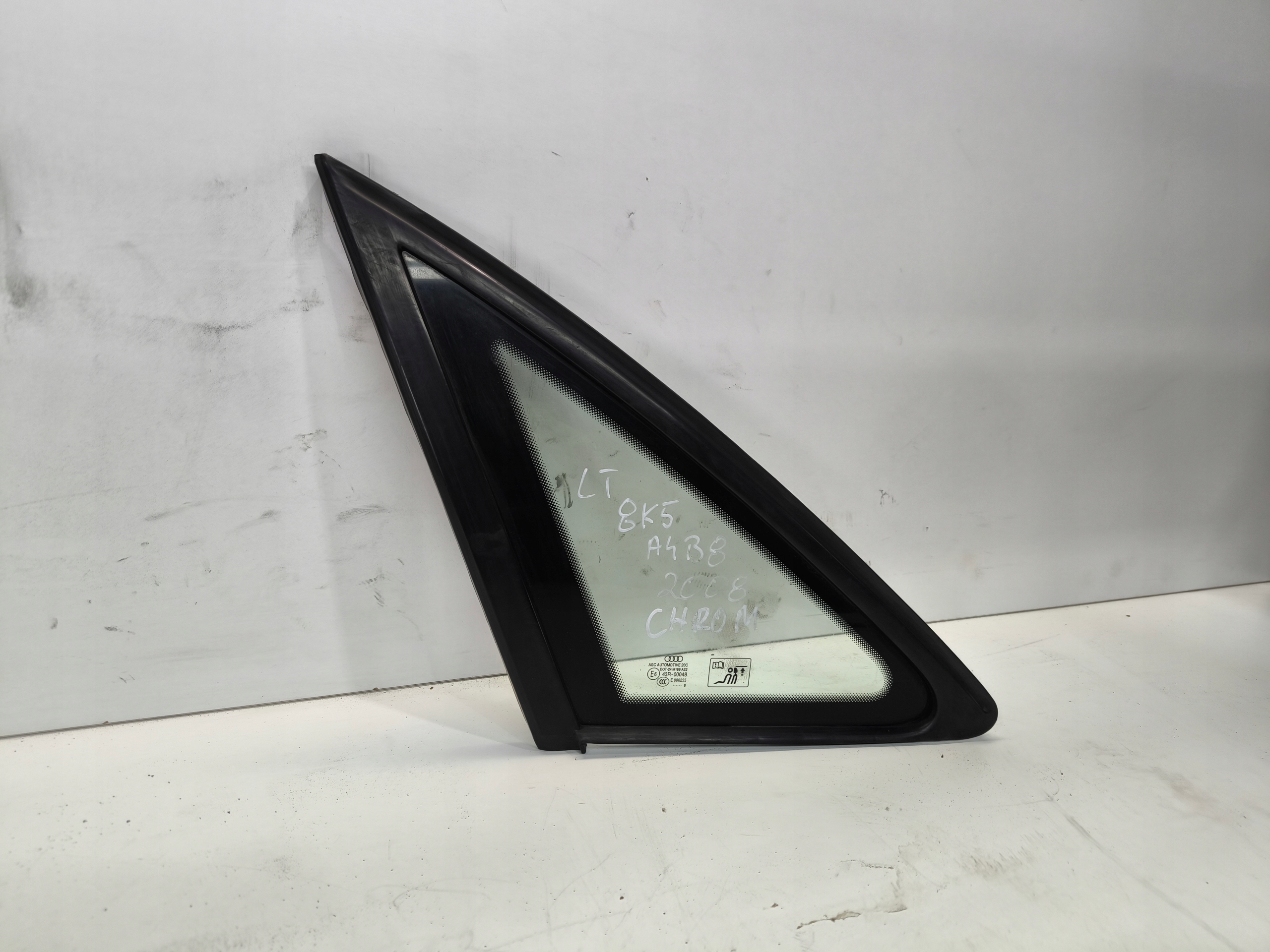 window bodywork AUDI A4 B8 sedan CHROM left rear part 2008R original !!!