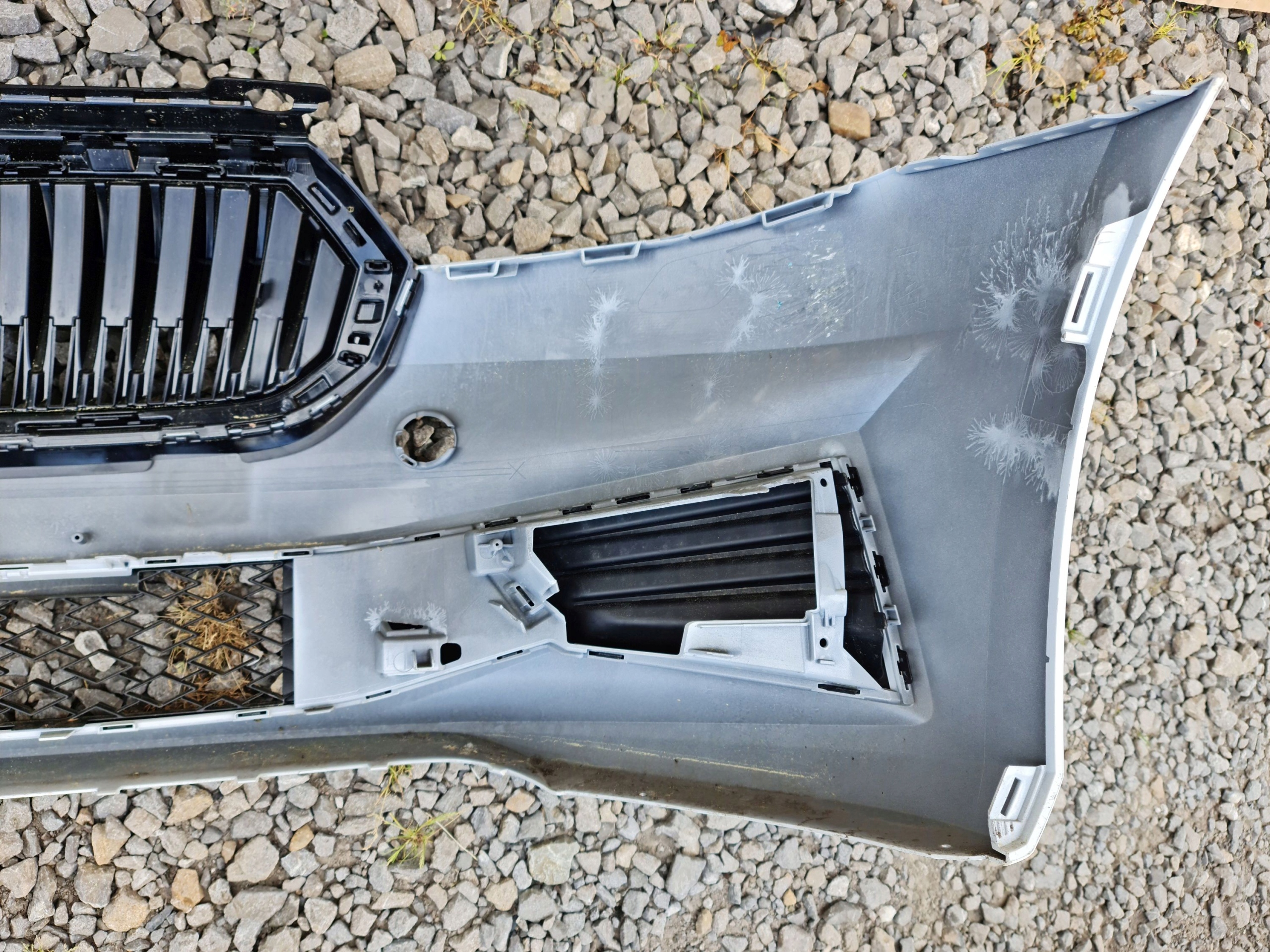 front bumper grill SKODA FABIA IV 2021R->
