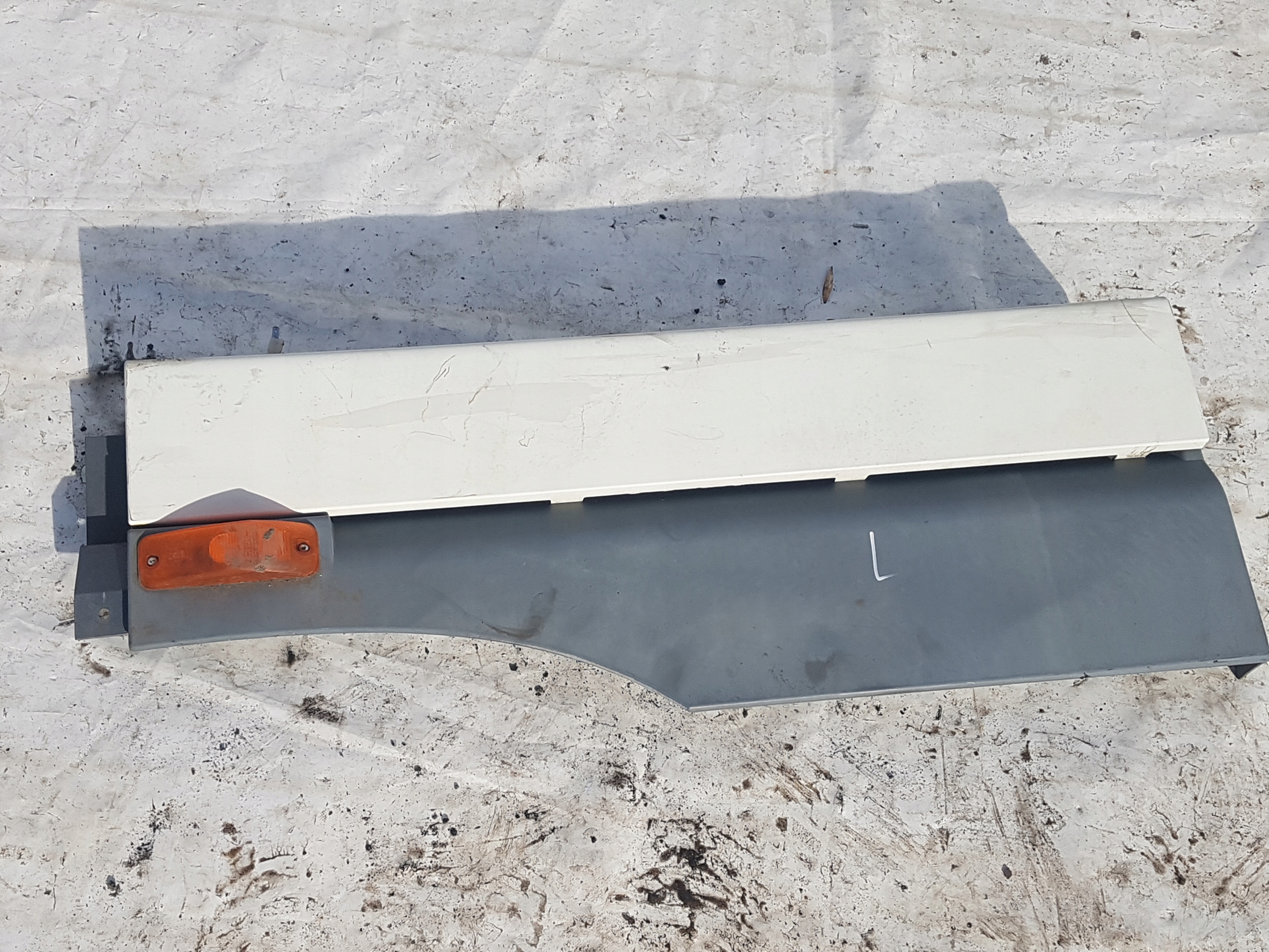 ПОДОВЖУВАЧ СТУПЕНІ КАБІНИ ЛІВИЙ DAF XF 105