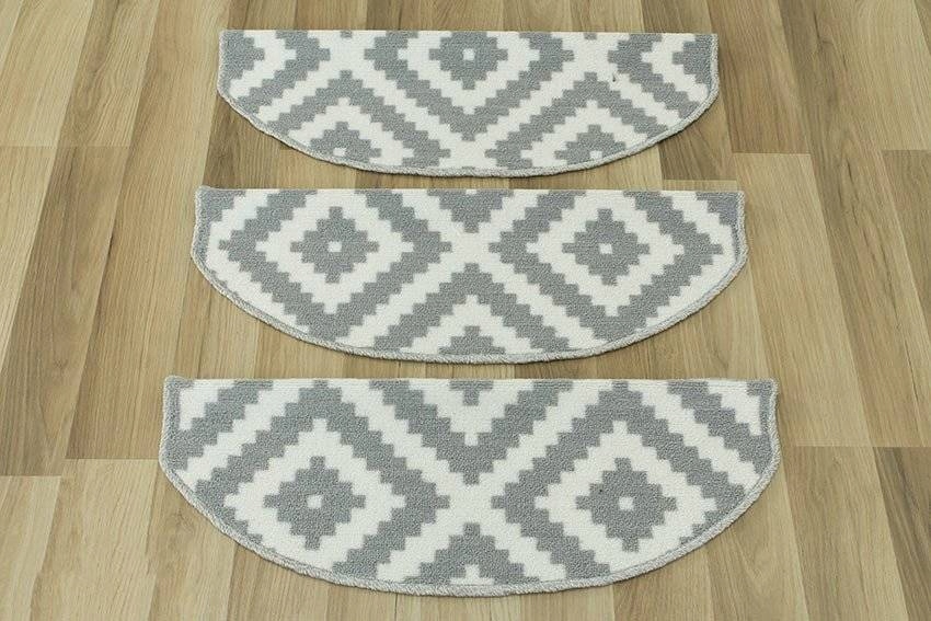 ANTYPOŚLIZGOWE NAKŁADKI DYWANIKI NA SCHODY ROMBY JASNO SZARE 80x24+3cm Marka Akcila