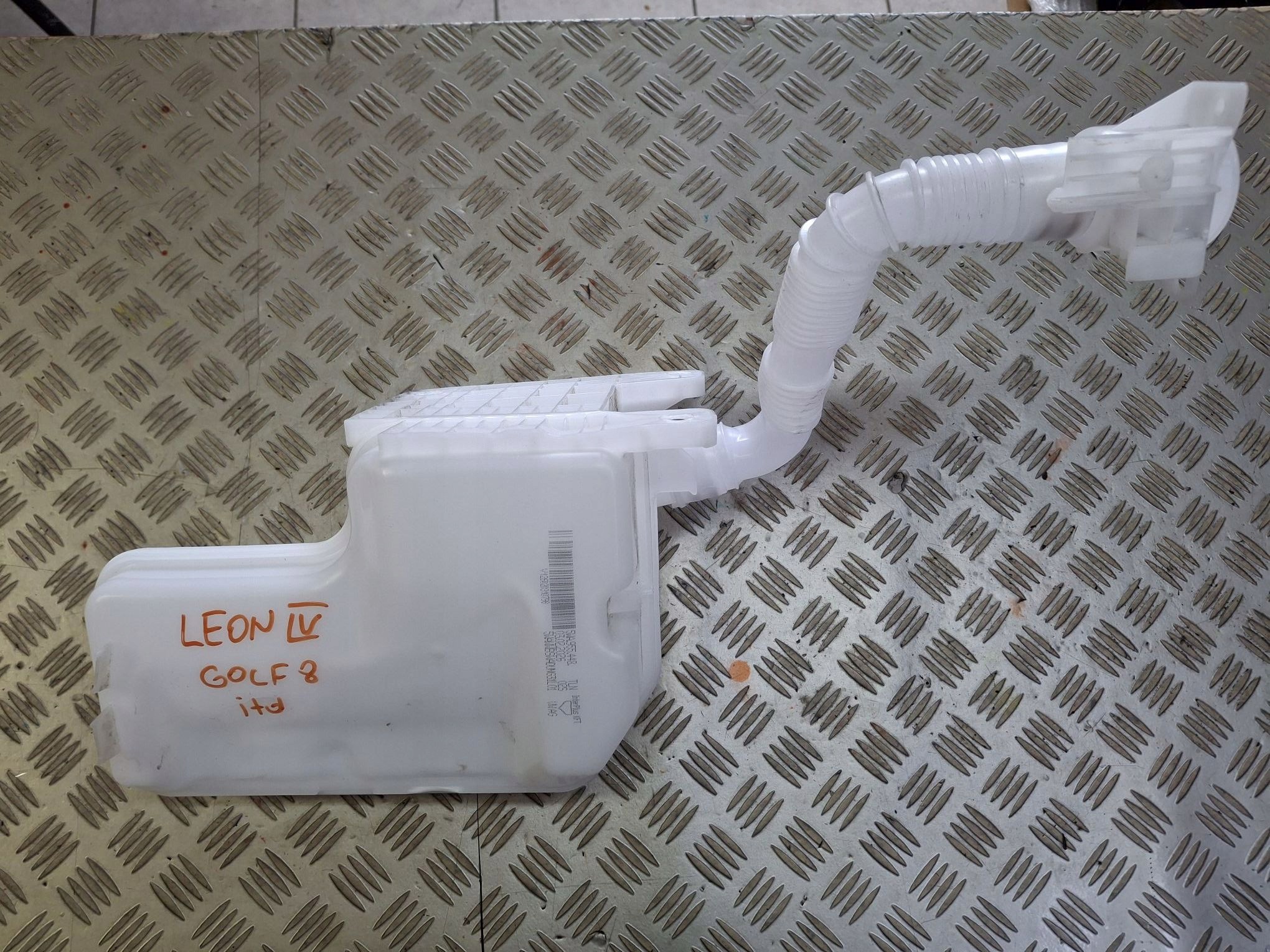 washer fluid tank VW GOLF VIII 2019R-> LEON IV