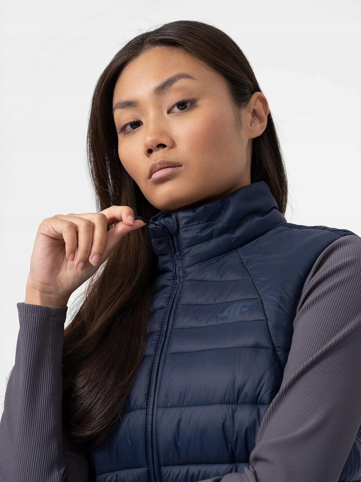 BEZRĘKAWNIK DAMSKI 4F KAMIZELKA SPORTOWA PUCHOWA R. L Model KUDP001