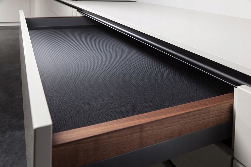 MATA ANTYPOŚLIZGOWA KRISTALL DO SZUFLADY SZAFEK 80 722X474 CZARNA Kod producenta mata do szuflad