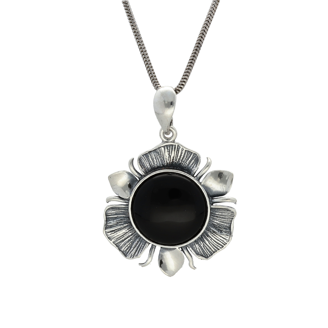 Přívěsek s onyxem květina stříbro