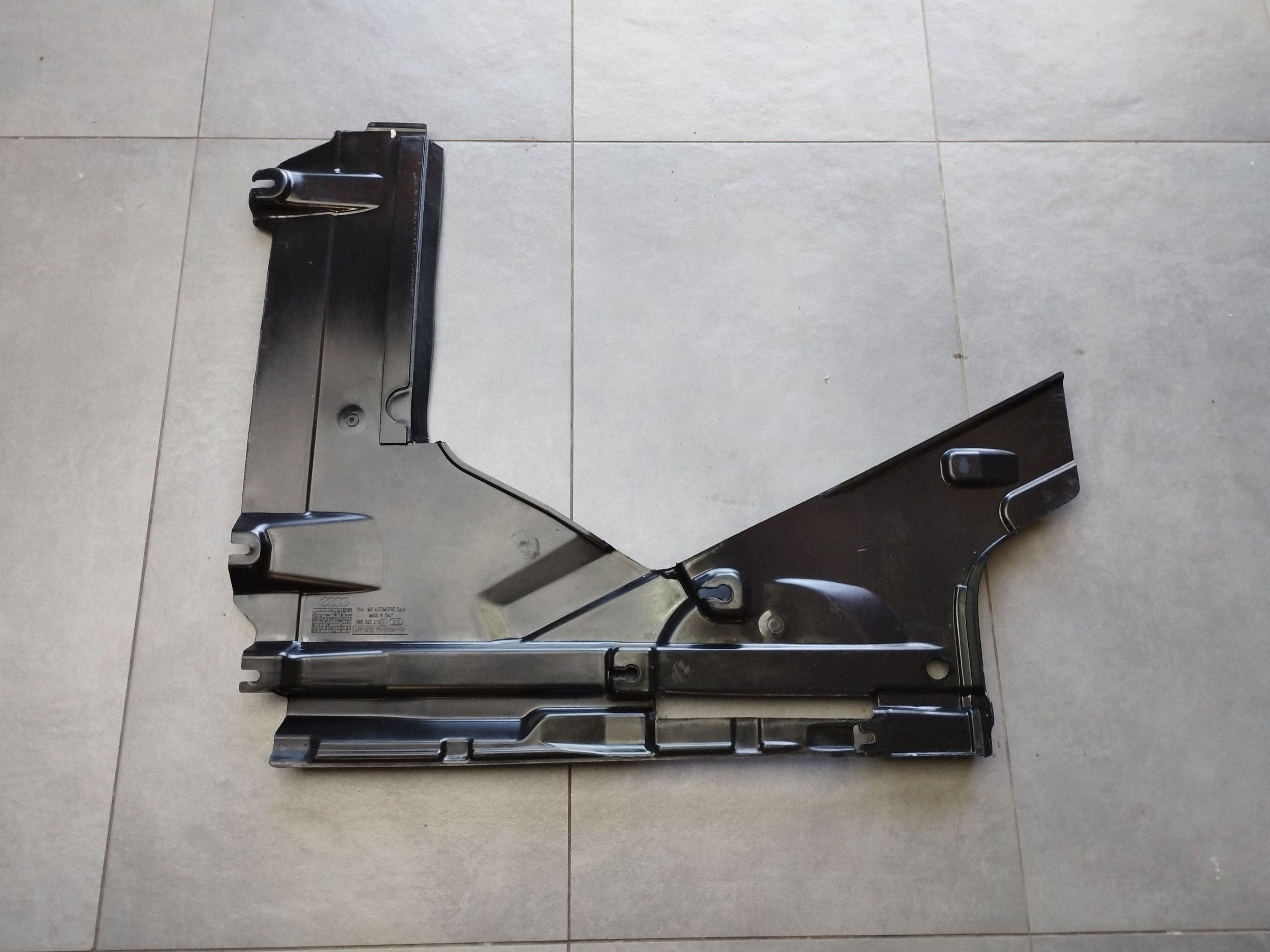 Audi A4 S4 B9 8W cover chassis side 8W0825215E