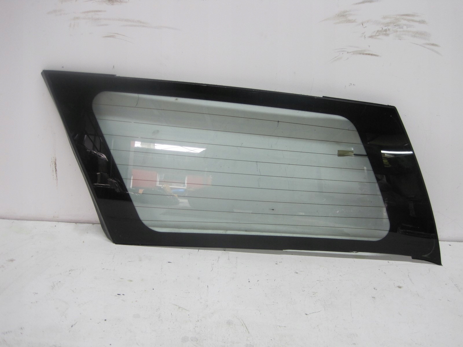 window side left rear MITSUBISHI GRANDIS 06R