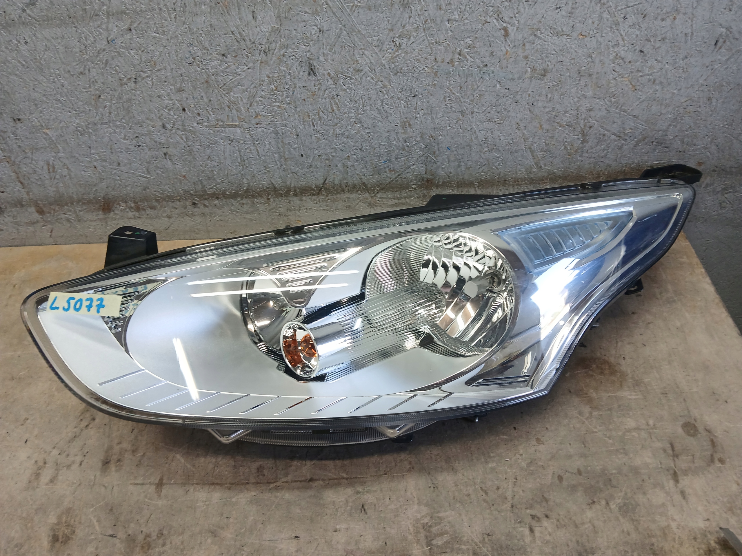 light front left FORD B MAX AV11-13W030-AD