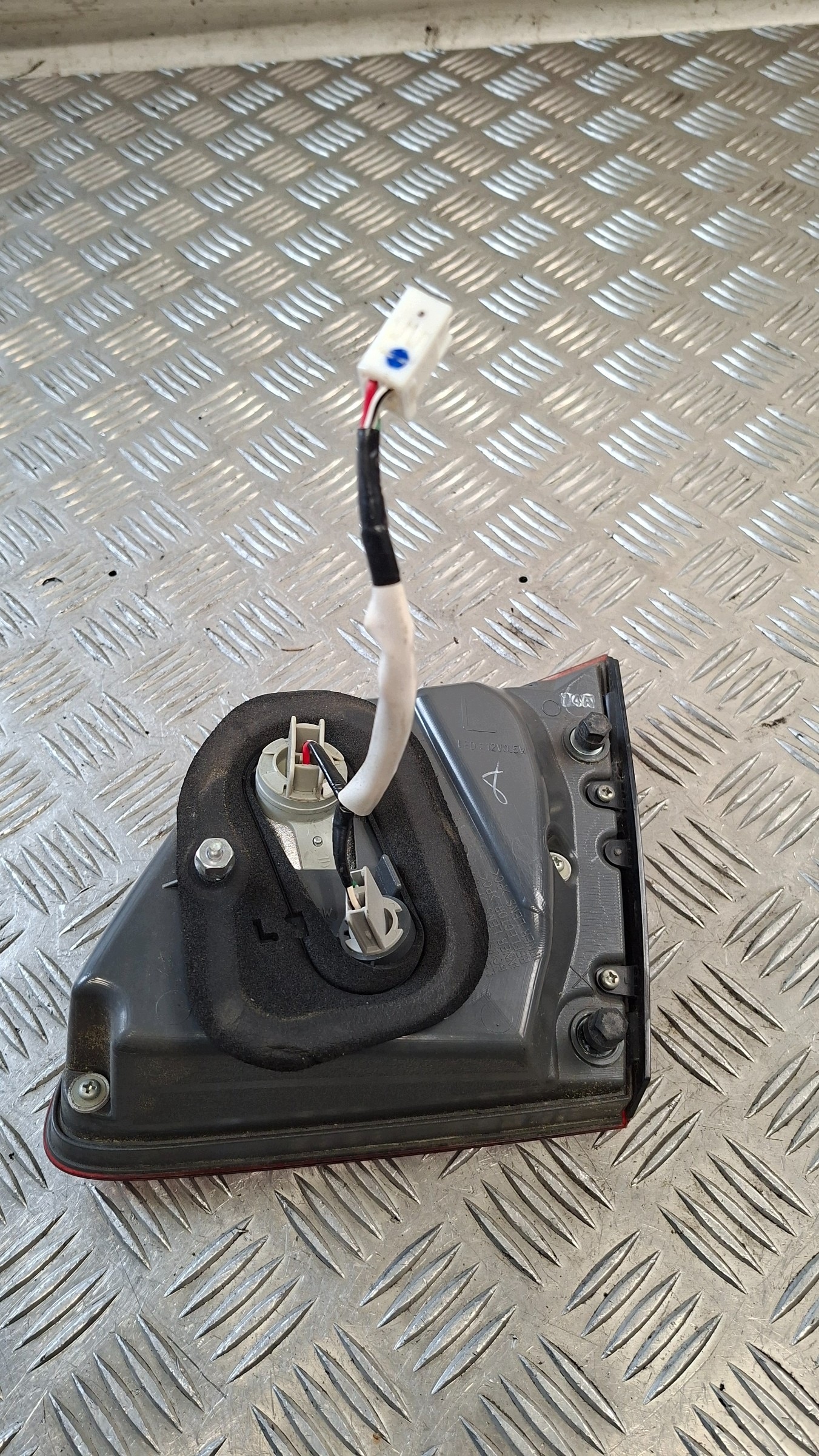 light to the bonnet left rear part LEXUS GS300