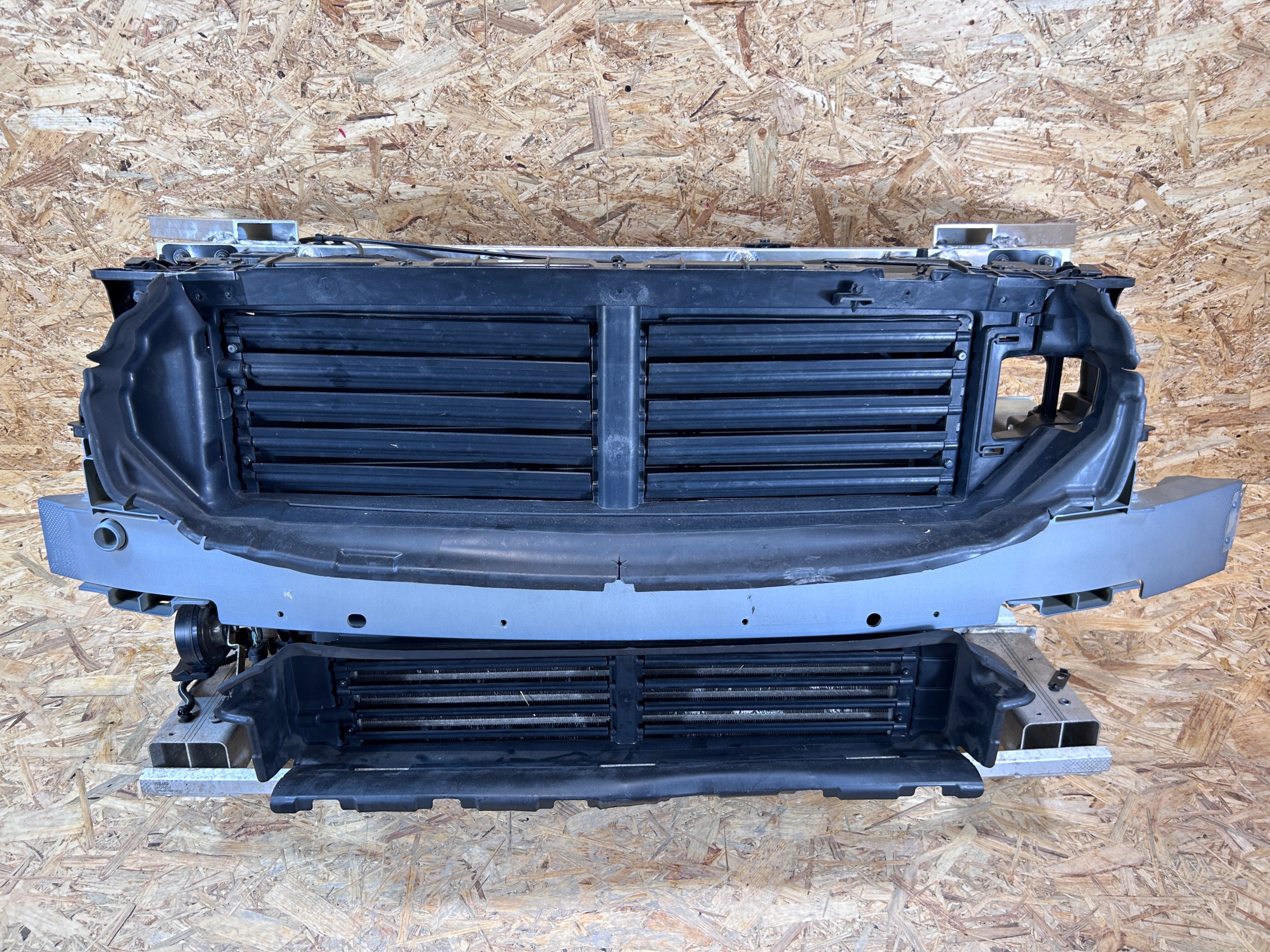 PAS PRZEDNI WZMOCNIENIE BELKA CHŁODNICE VOLVO XC60 II 2.0D D4 2017-
