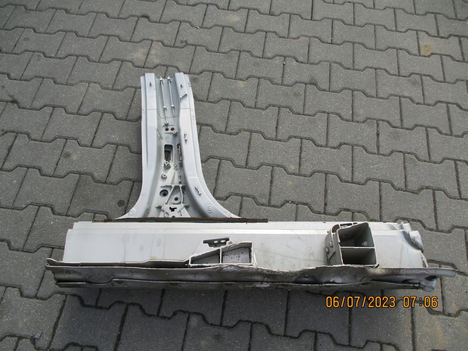 pillar central left AUDI A8 4E0