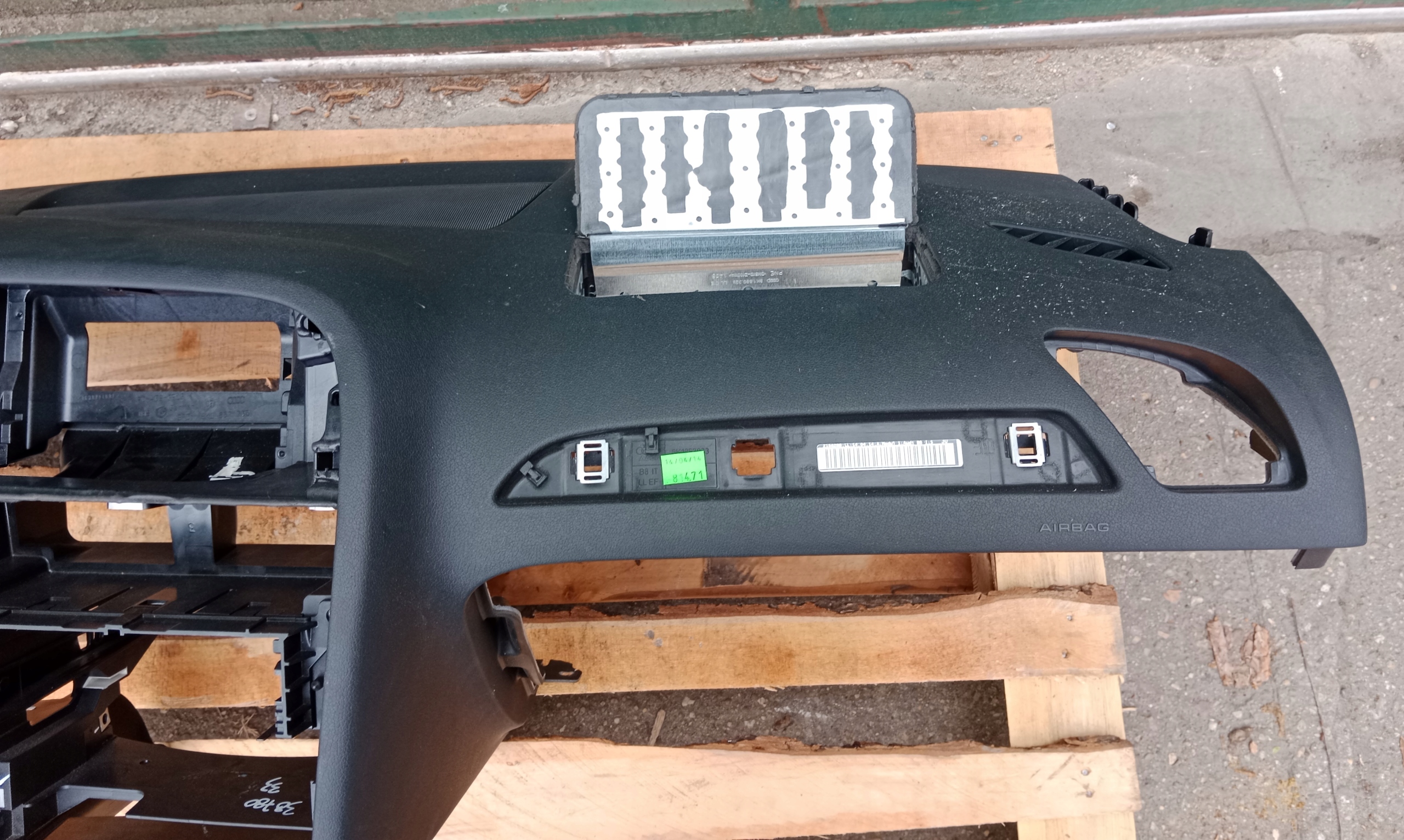 AUDI A4 B8 14R dashboard console