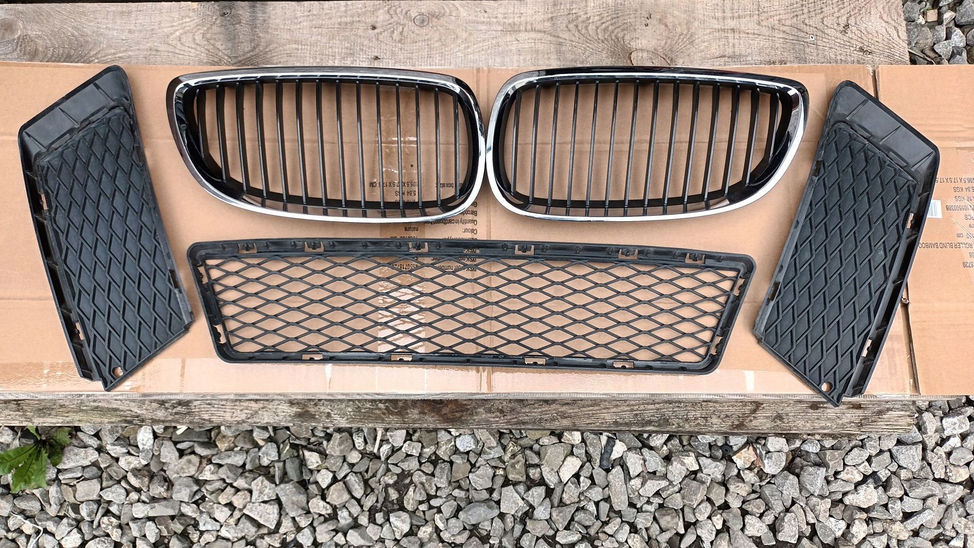1262021208 1262041208 - Решетки почек BMW 3 E92 E93 перед лифтом решетка почек