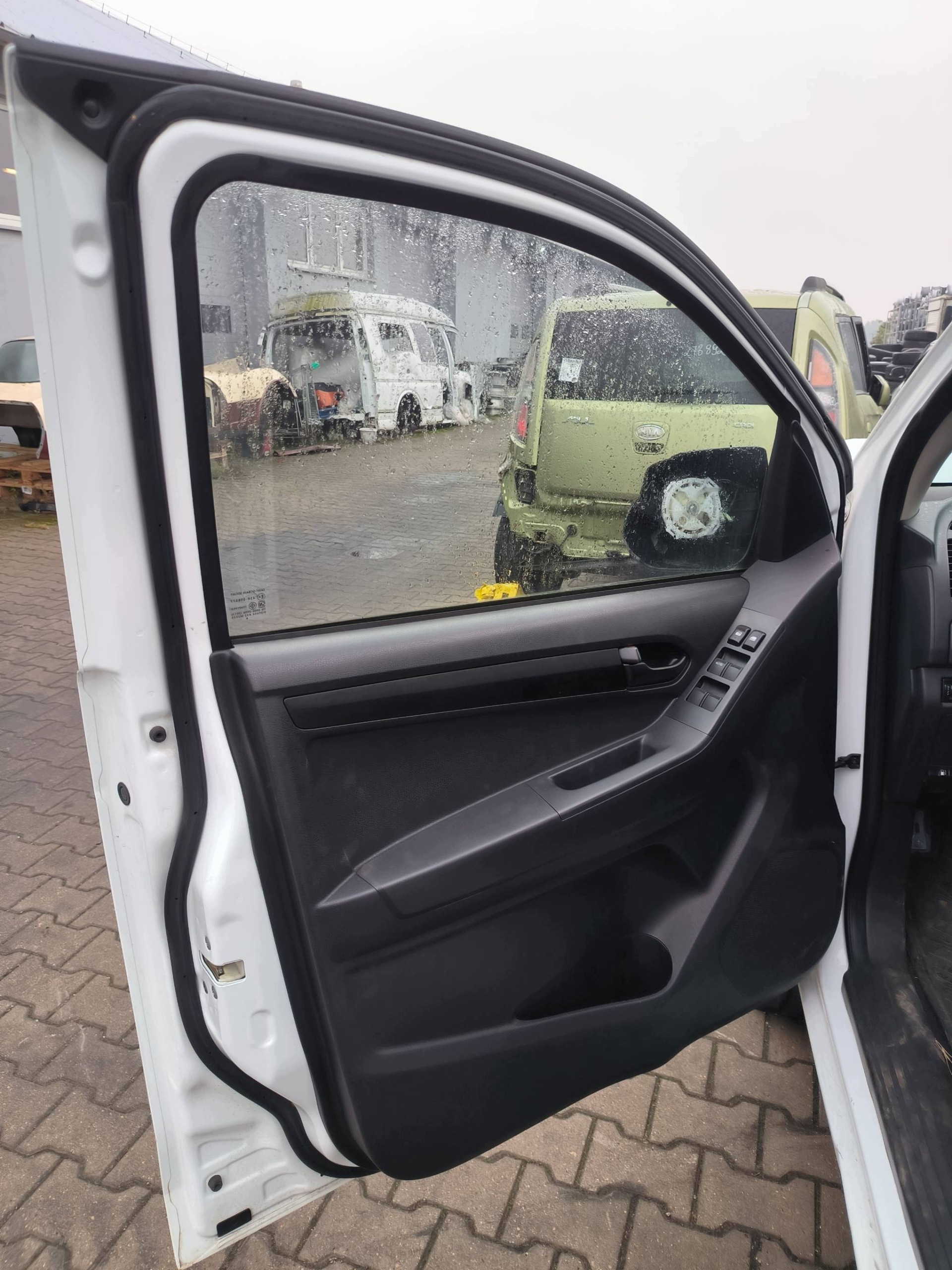 dvere ľavé predok 527 SPLASH WHITE ISUZU D-Max II