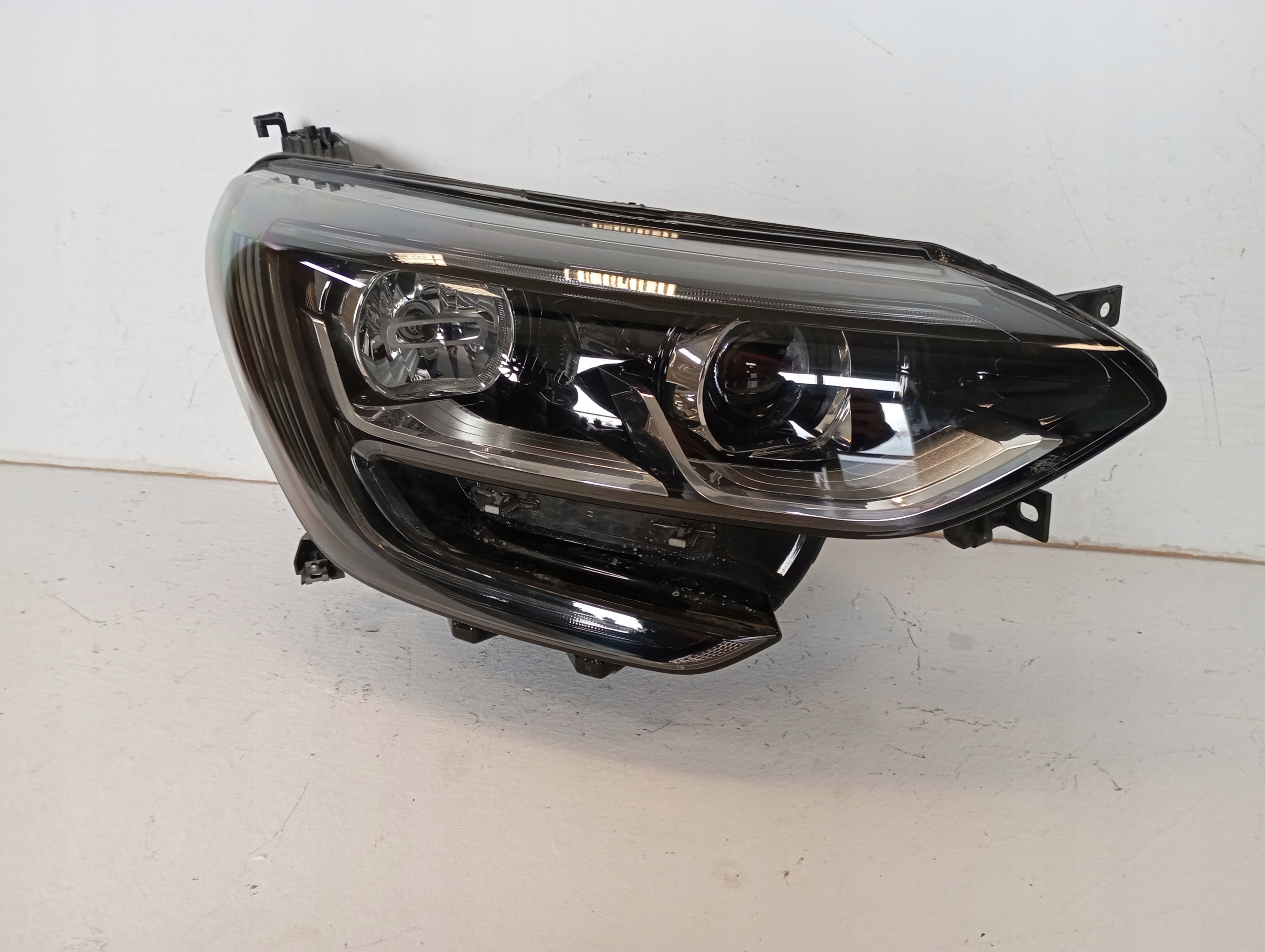 light right RENAULT MEGANE IV 4 LED 260106878R