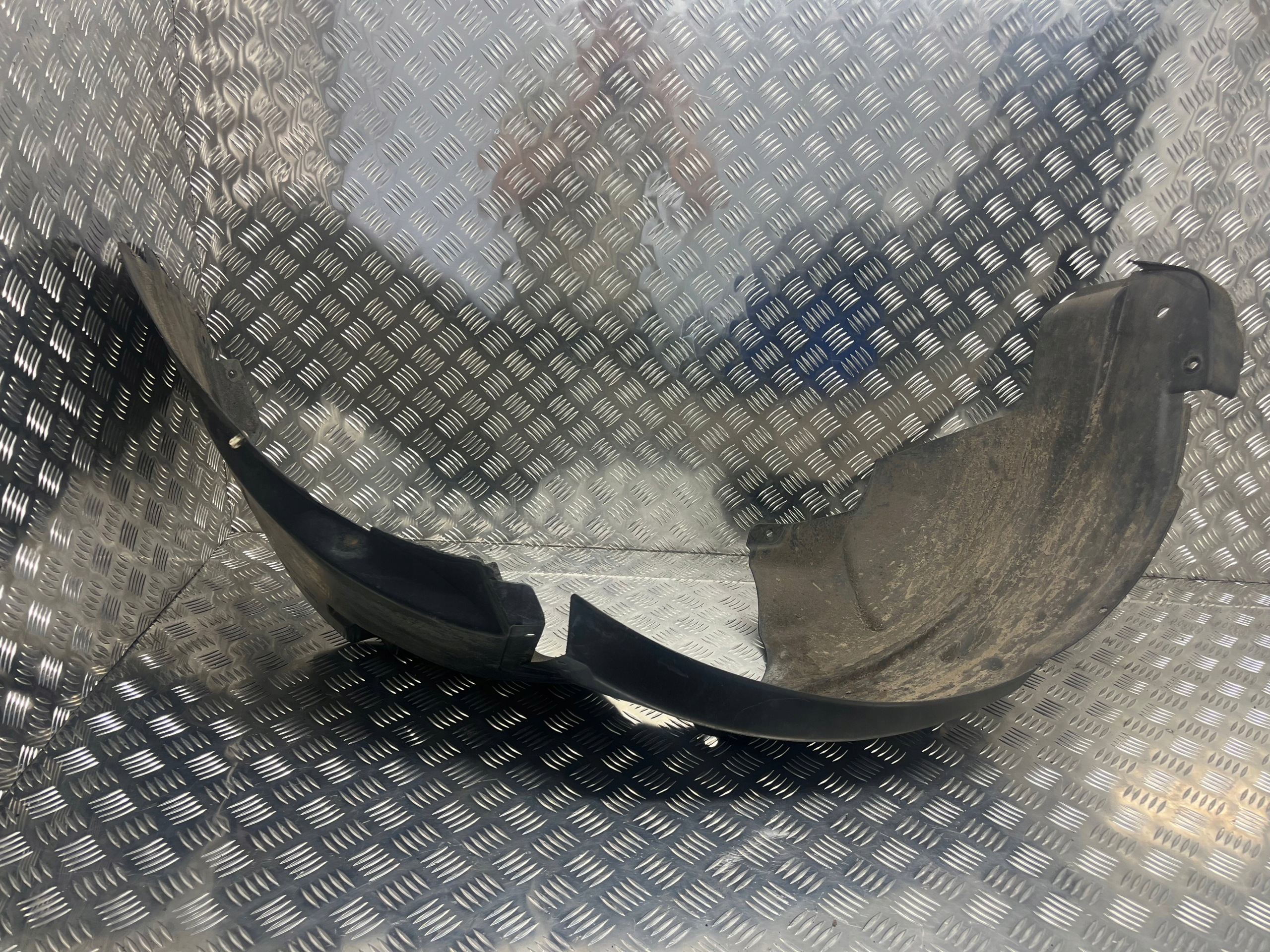 mudguard right front CHRYSLER SEBRING 05008920AB