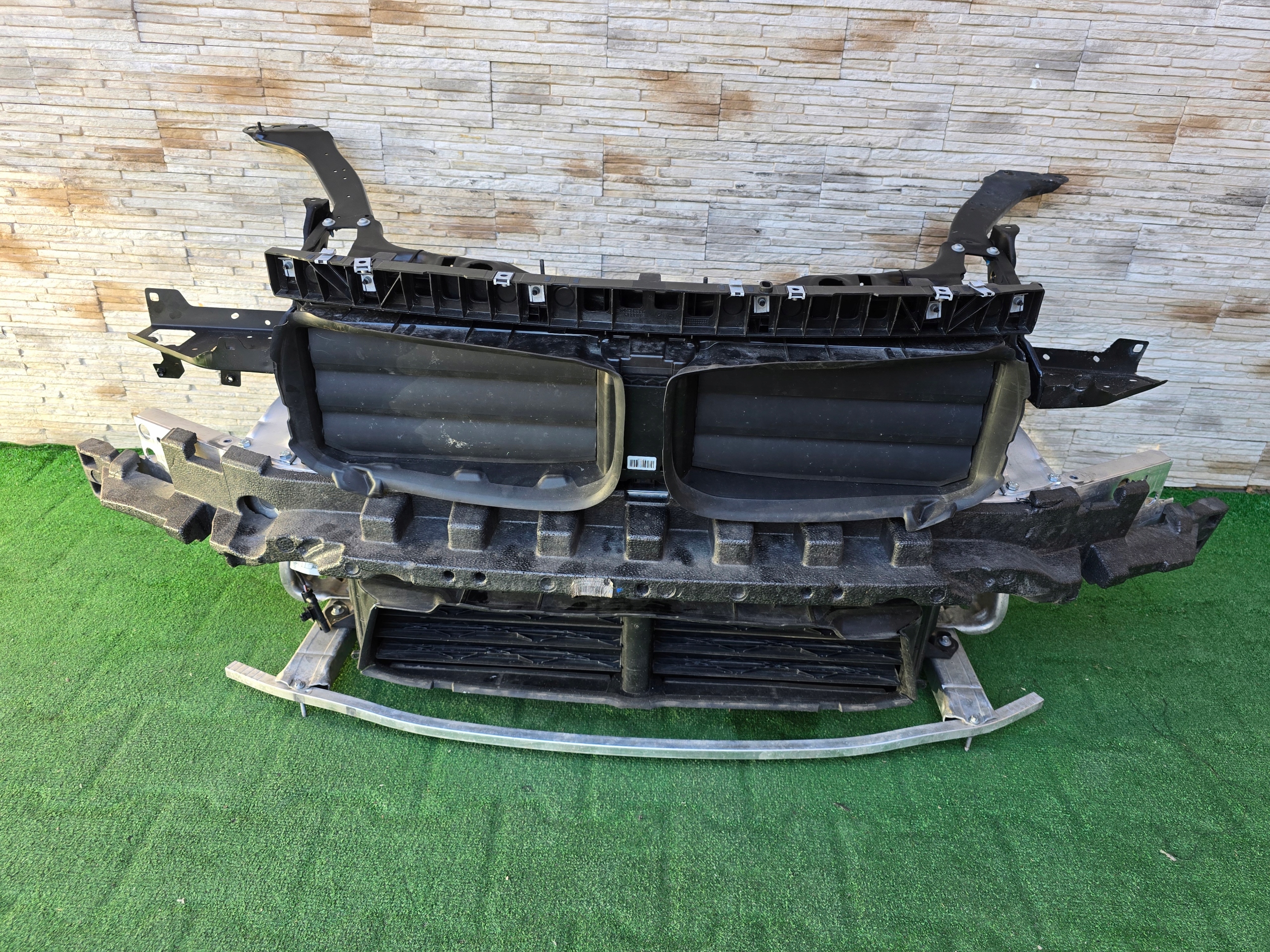 PAS PRZEDNI CHŁODNICE BMW X1 F48