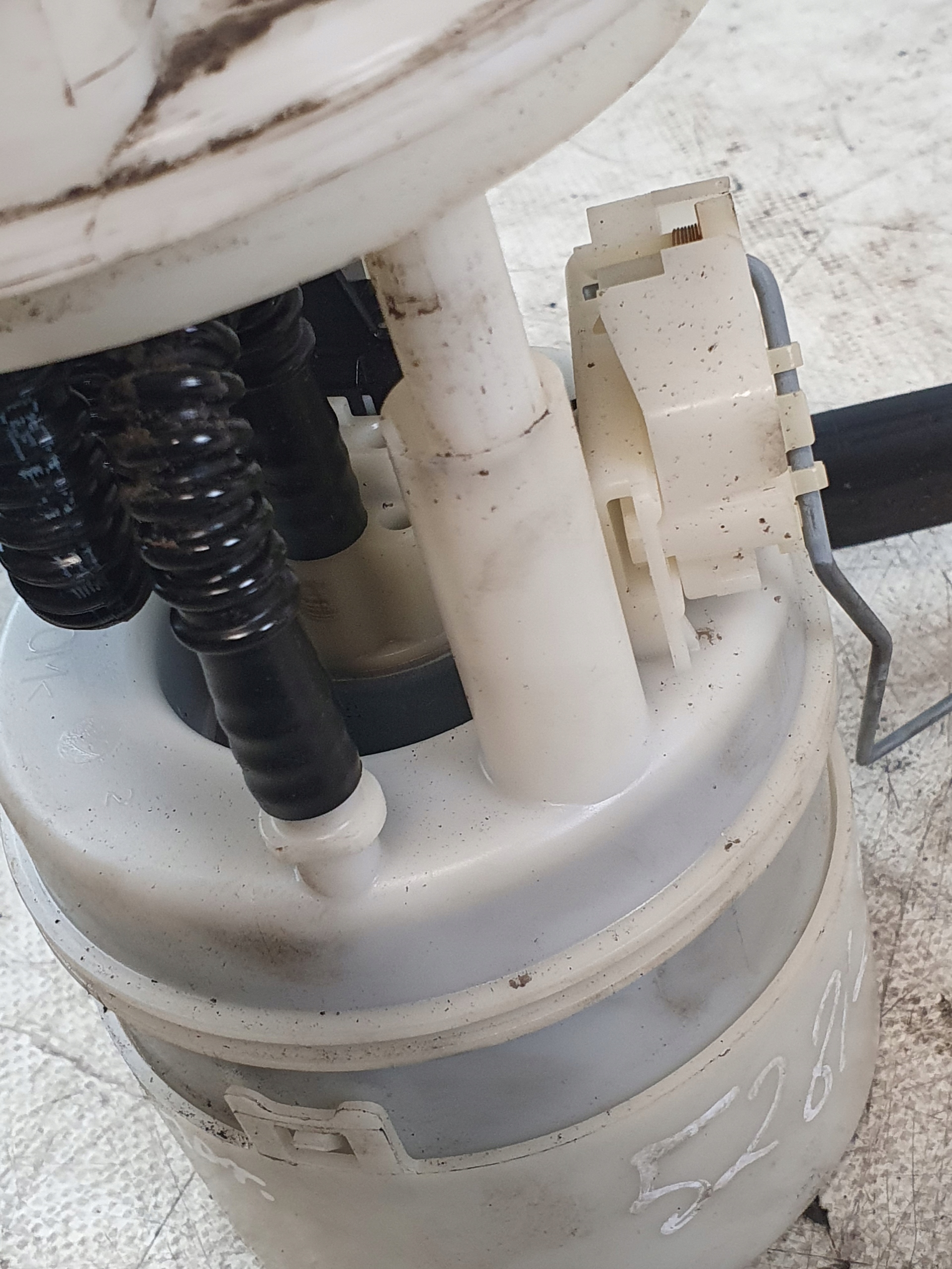 feed pump OE 82 00 683 209 RENAULT THALIA II 1.2B 10r.