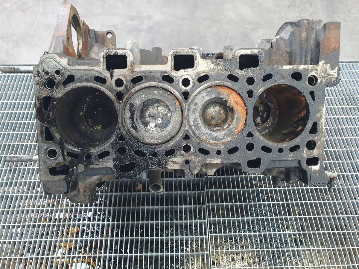 BLOK WAŁ TŁOKI SILNIK M9T 706 MASTER III MOVANO B 2.3 DCI Producent części Opel OE