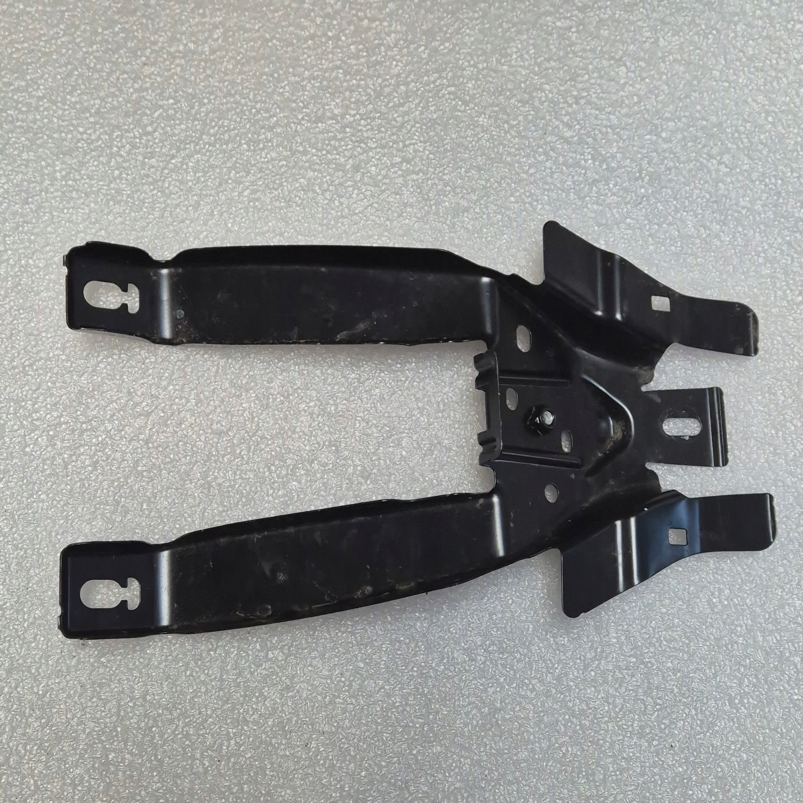 volkswagen vw ID4 кронштейн рамка перед 11A805569F