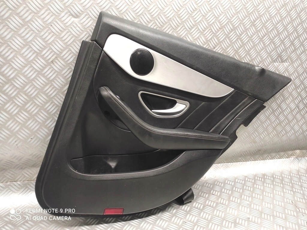 TAPICERKA BOCZEK DRZWI TYLNY PRAWY TYŁ MERCEDES C-KLASA W205 SEDAN Producent części Mercedes-Benz OE