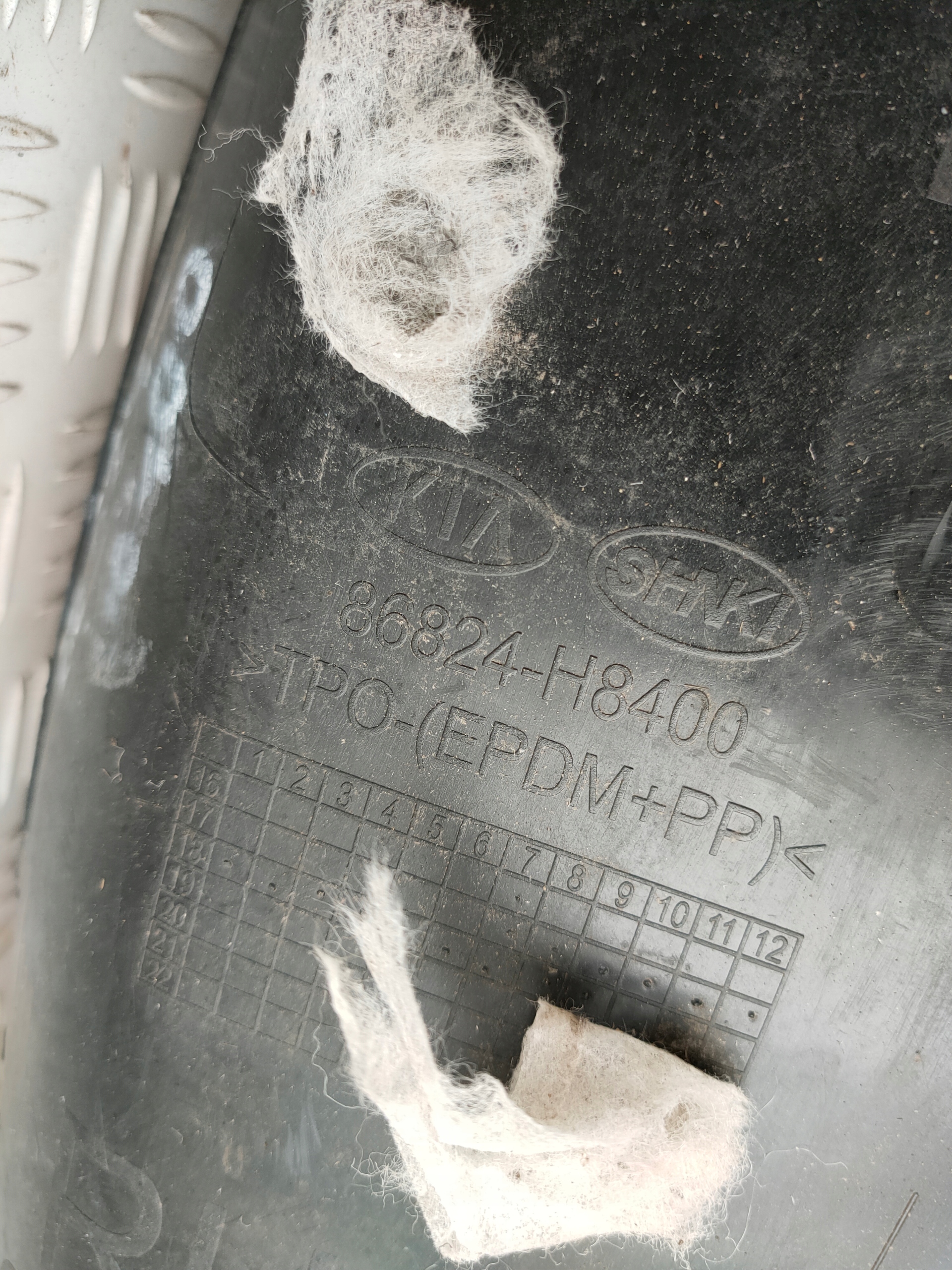 KIA STONIC 17-23 mudguard rear. right rear part 86824-H8400 OE