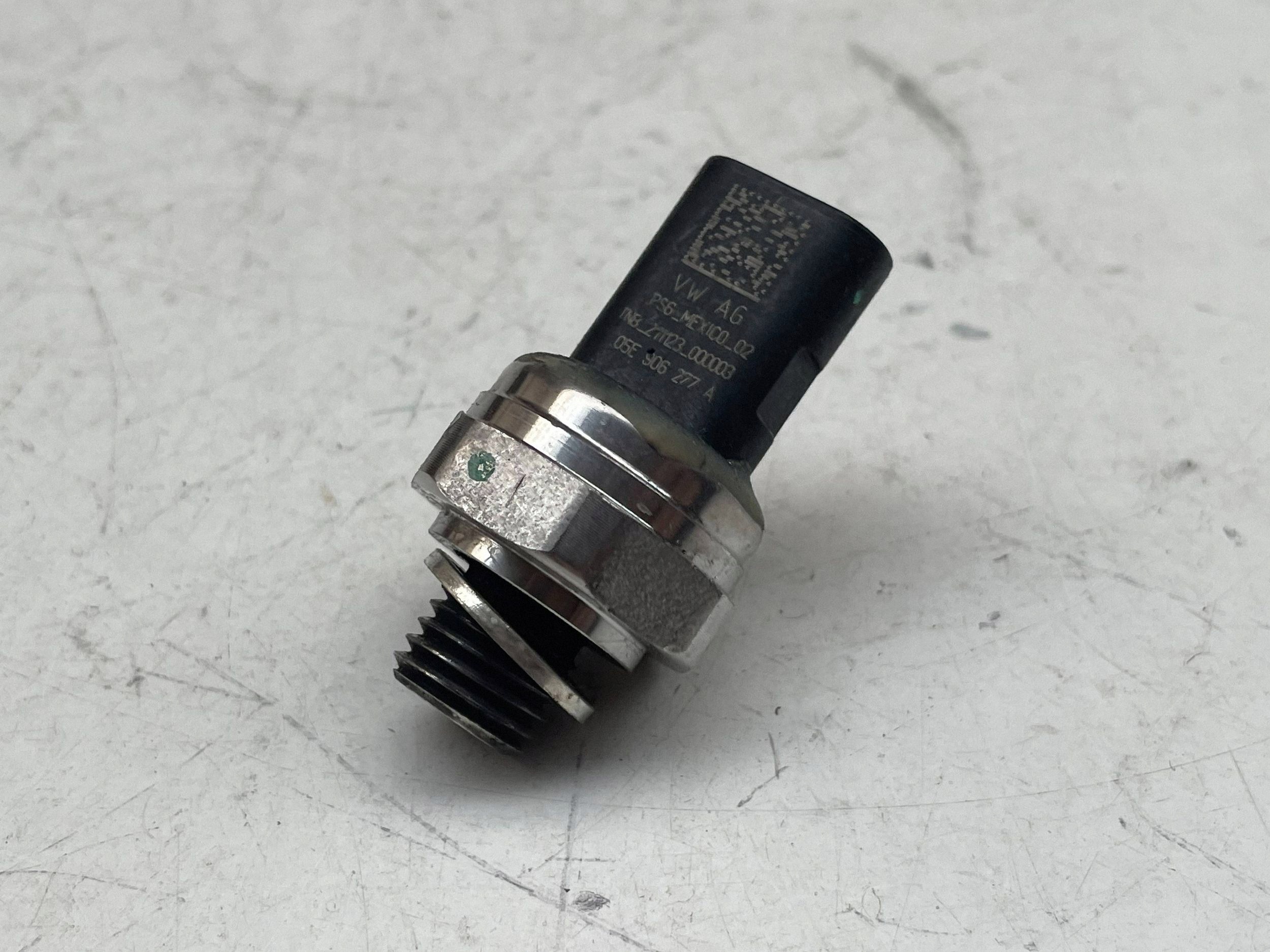 sensore pressione olio Volkswagen Golf VII 05E906277A Originale!