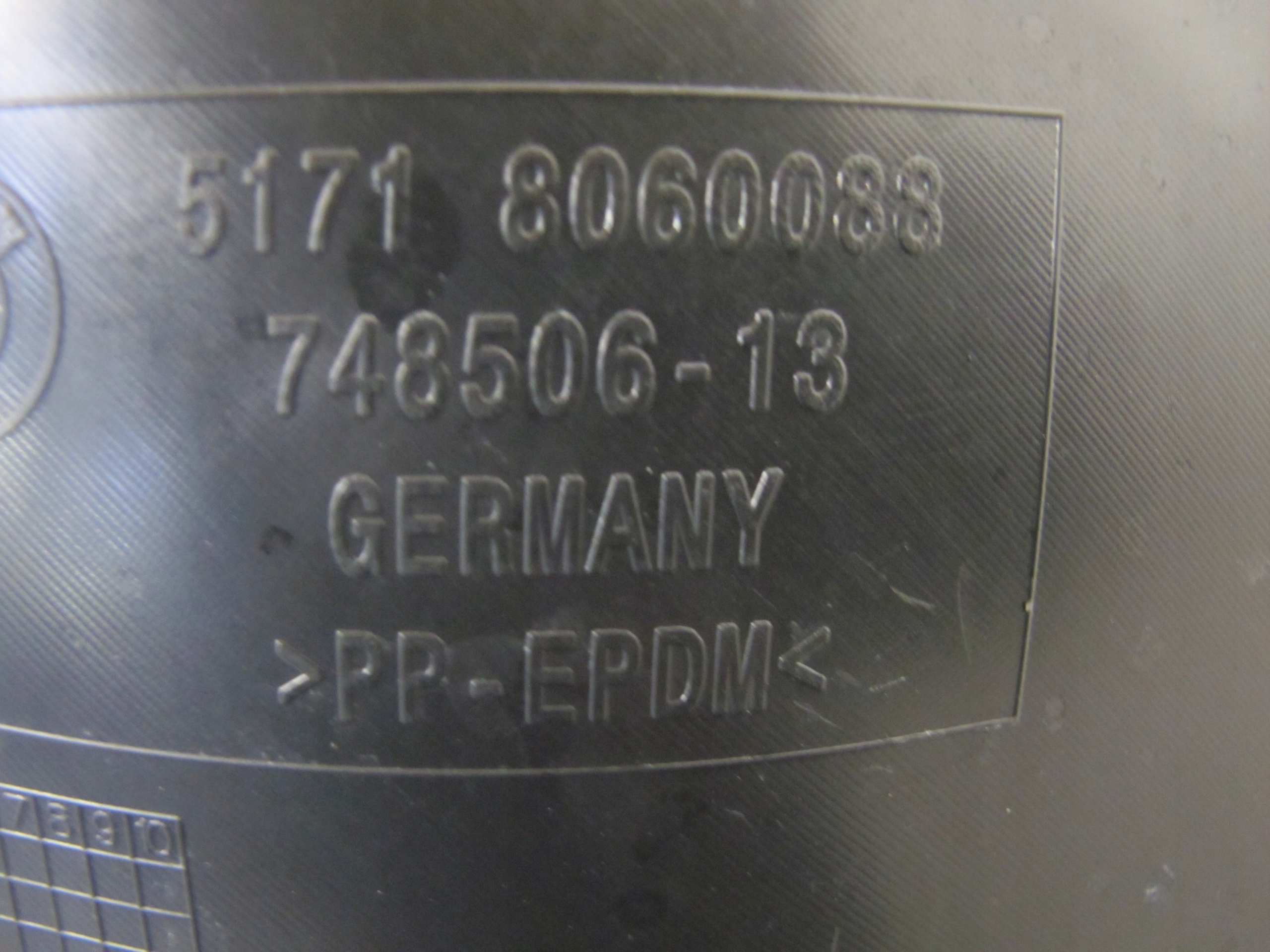 NADKOLE PRZEDNIE BMW F91 F92 F93 8060087 Typ samochodu Samochody osobowe