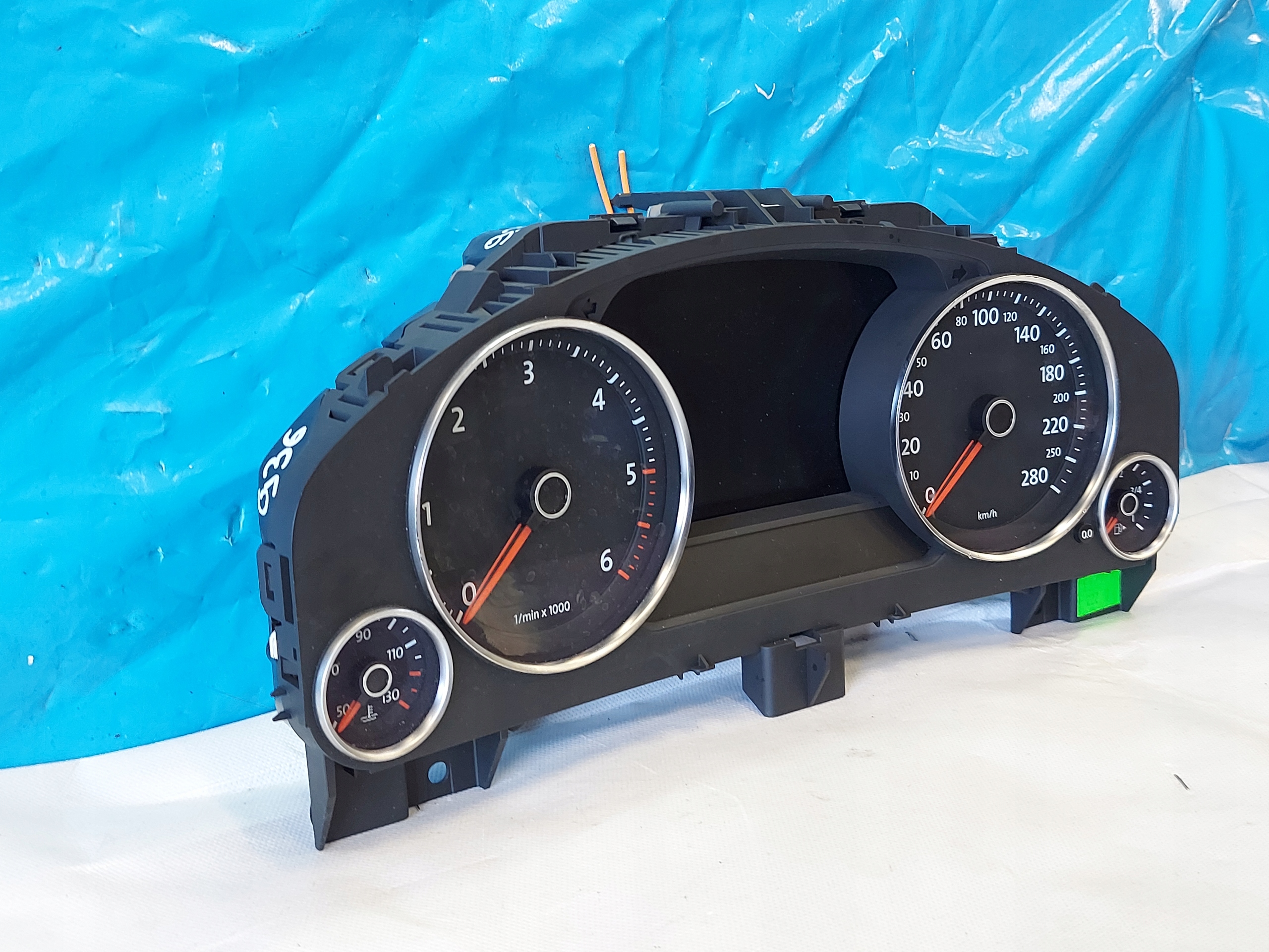 dials clock VW TOUAREQ II 3.0 TDI 7P6920882M