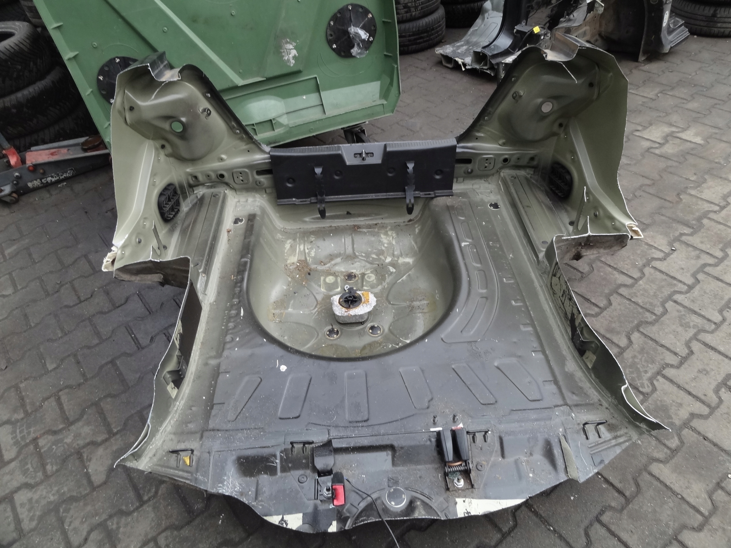 CHEVROLET AVEO T300 2011 SEDAN PAS TYLNY Z PODLOGA