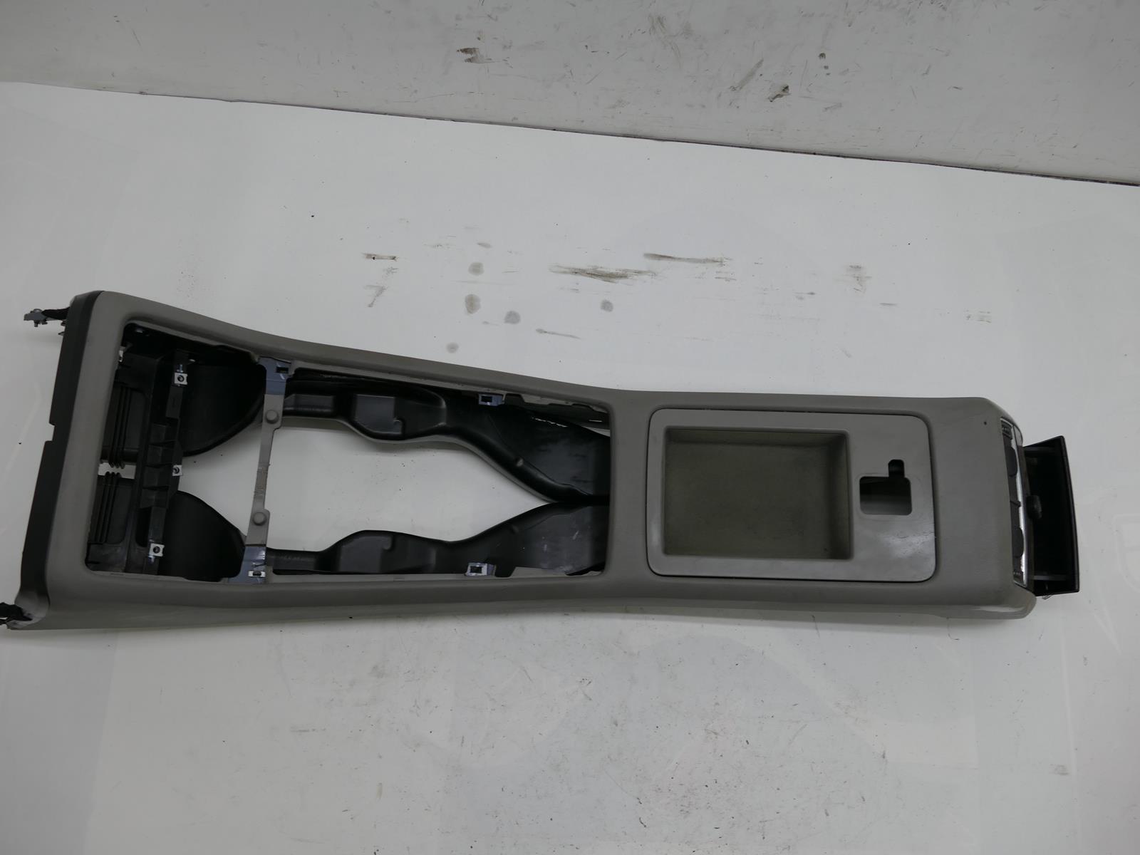 AUDI A8 D3 LIFT TUNEL central ashtray rear part